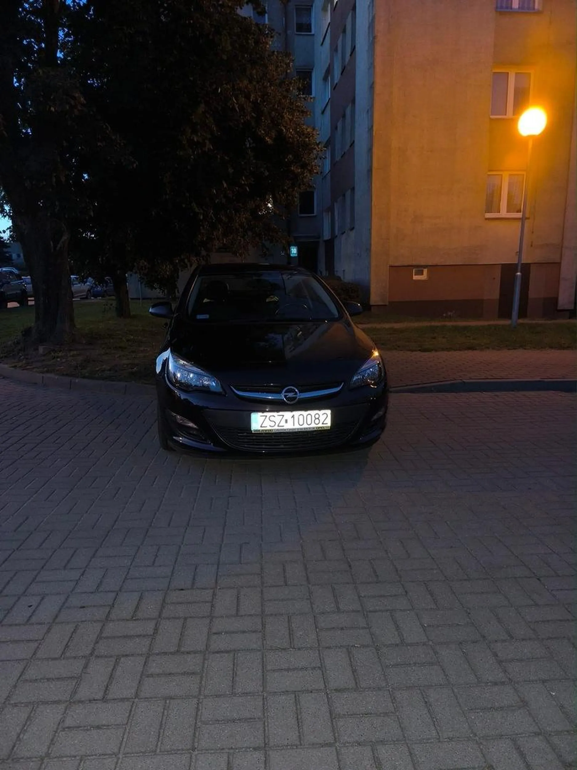 Mistrz parkowania...prawo jazdy pewnie w chipsach znalazł ?