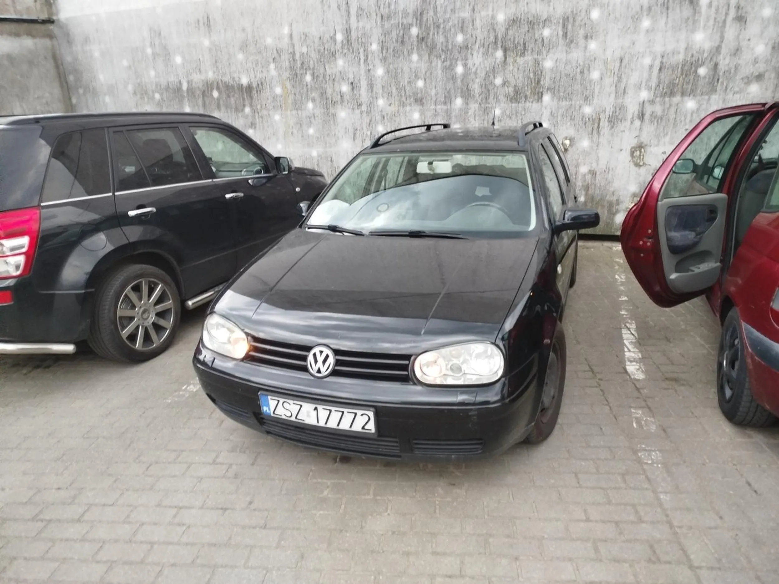 Kierowca opuścił samochód nie wyłączając świateł pozdrawiam akumulator:)