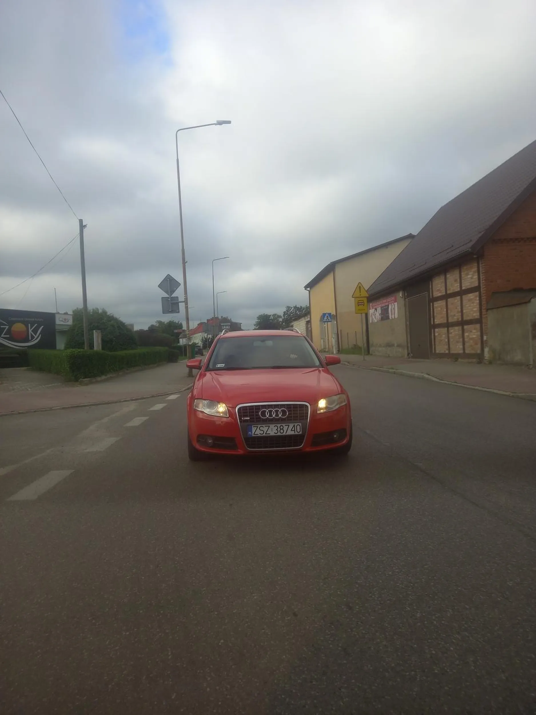 Chłopak chory na łeb jadę sobie i we mnie wjechał uciekł z zdażenia w czym zabrał skuter babci nie pełno sprytnej naprawdę z gościa to taki huligan i fajczłapa