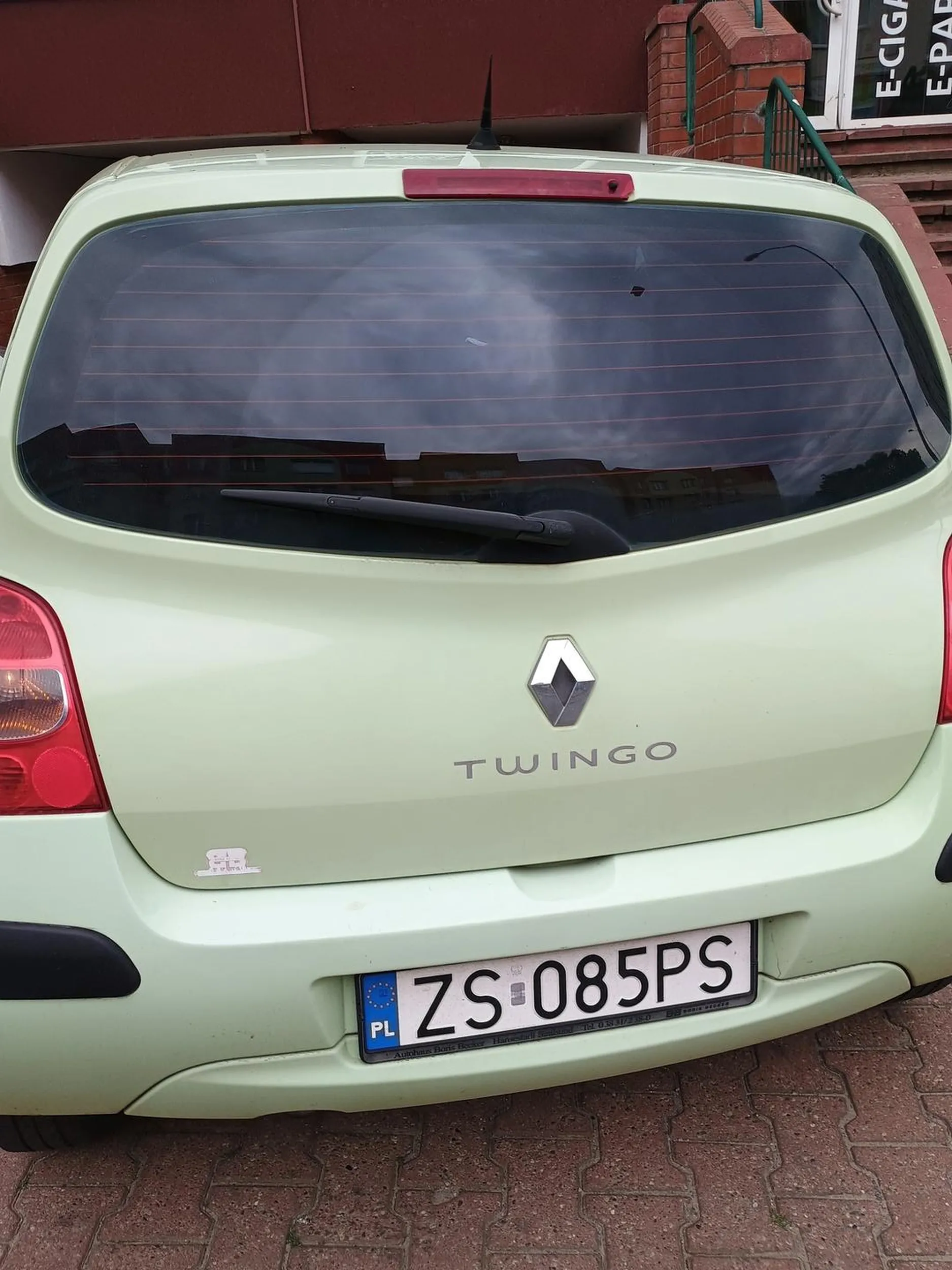 Blokowanie wjazdu do garażu podziemnego