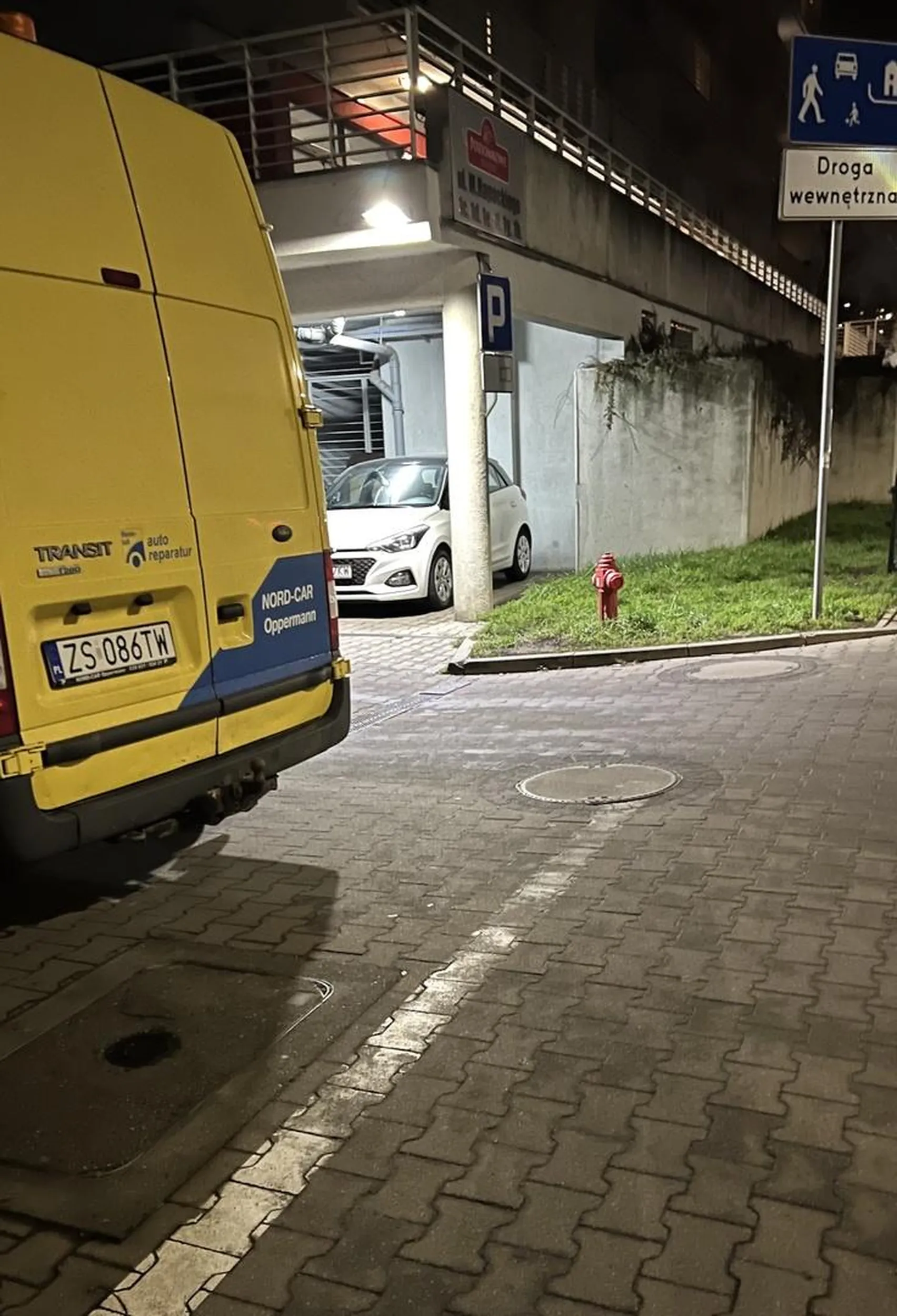 Jakie D40? jakie blokowanie wyjazdu? Jakie ograniczanie widoczności? Masz jakiś problem?