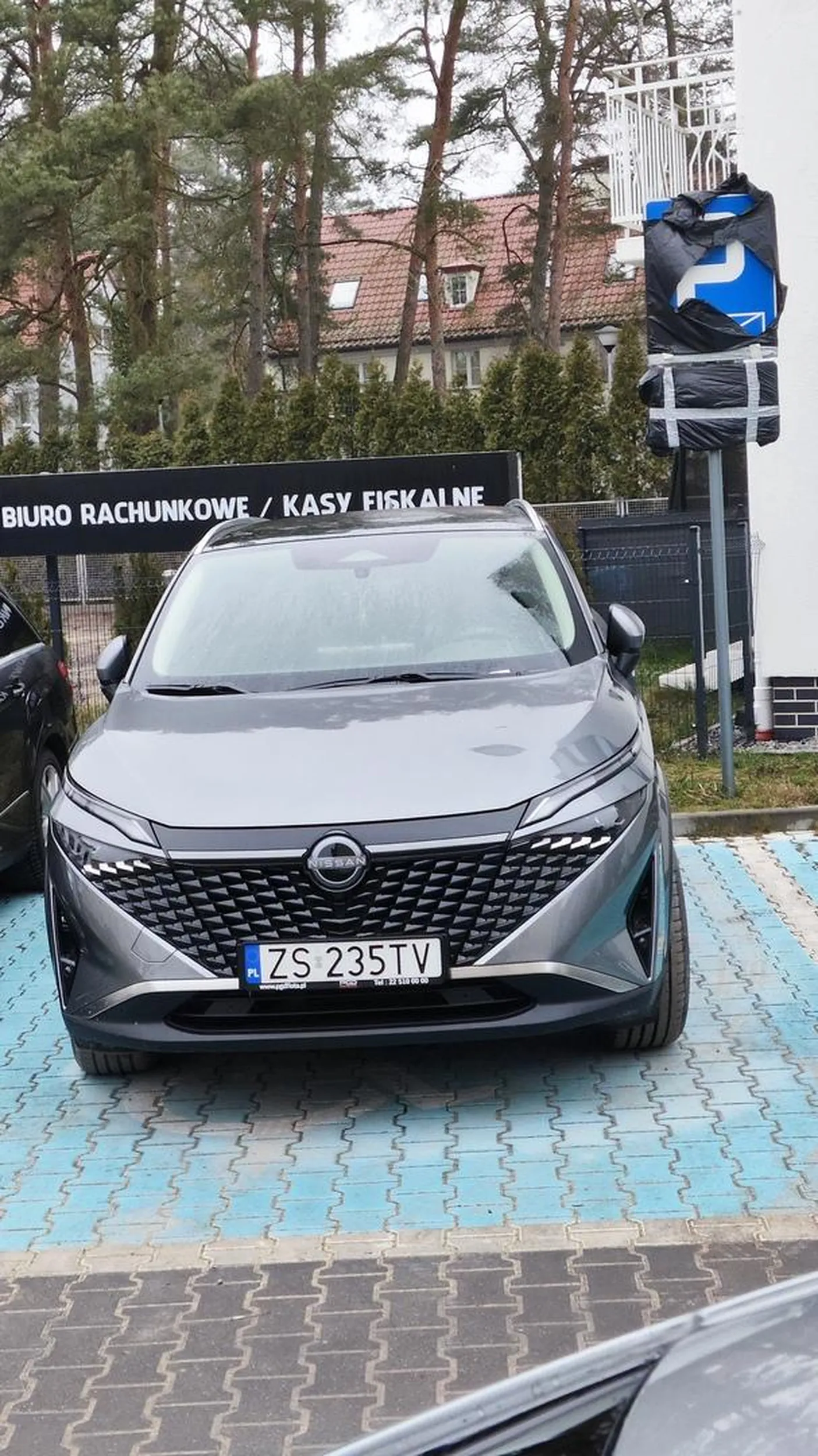 Nie potrafi uszanować czyjegoś prywatnego miejsca postojowego.