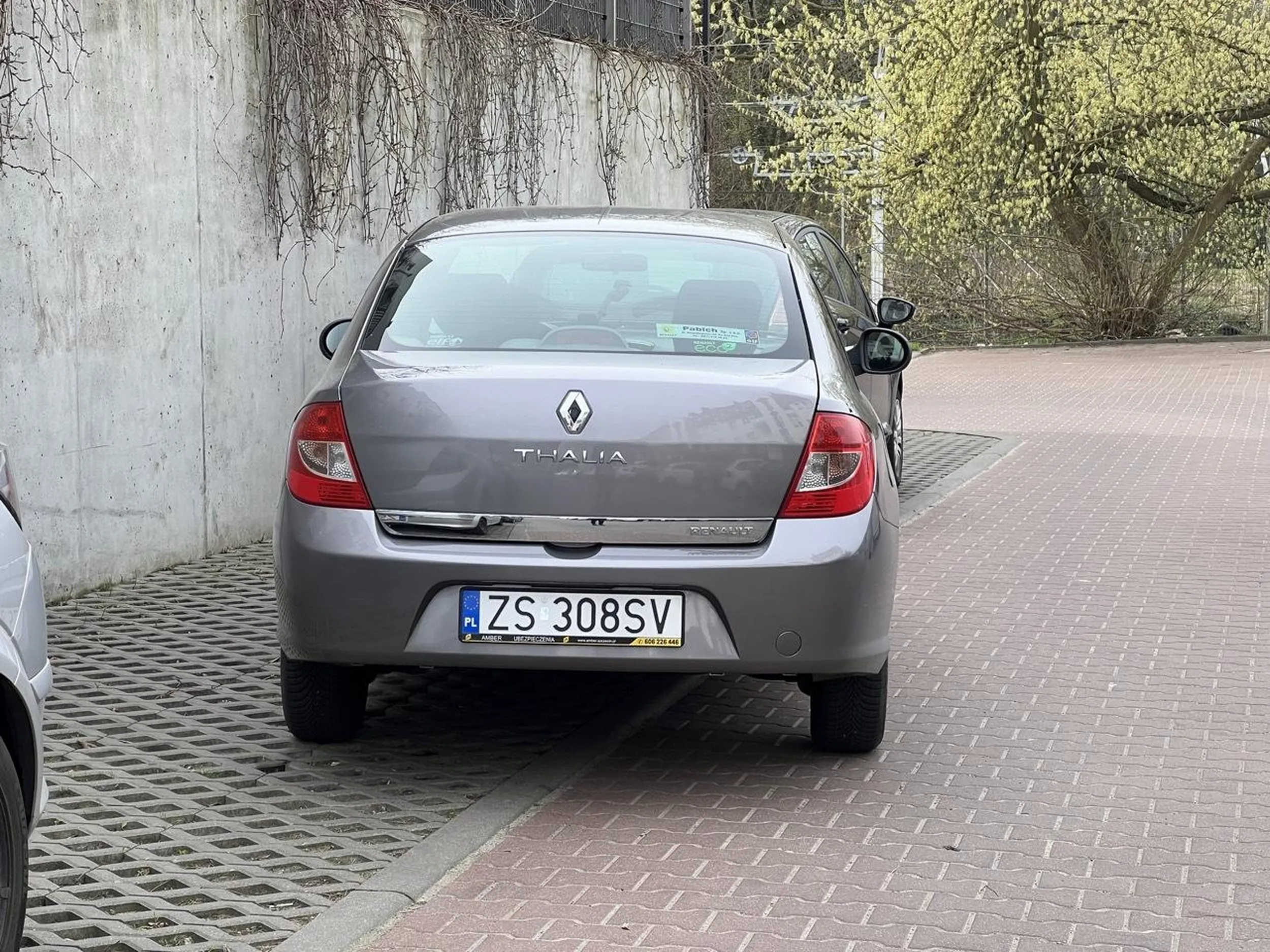 Polecałbym poćwiczyć parkowanie równoległe.