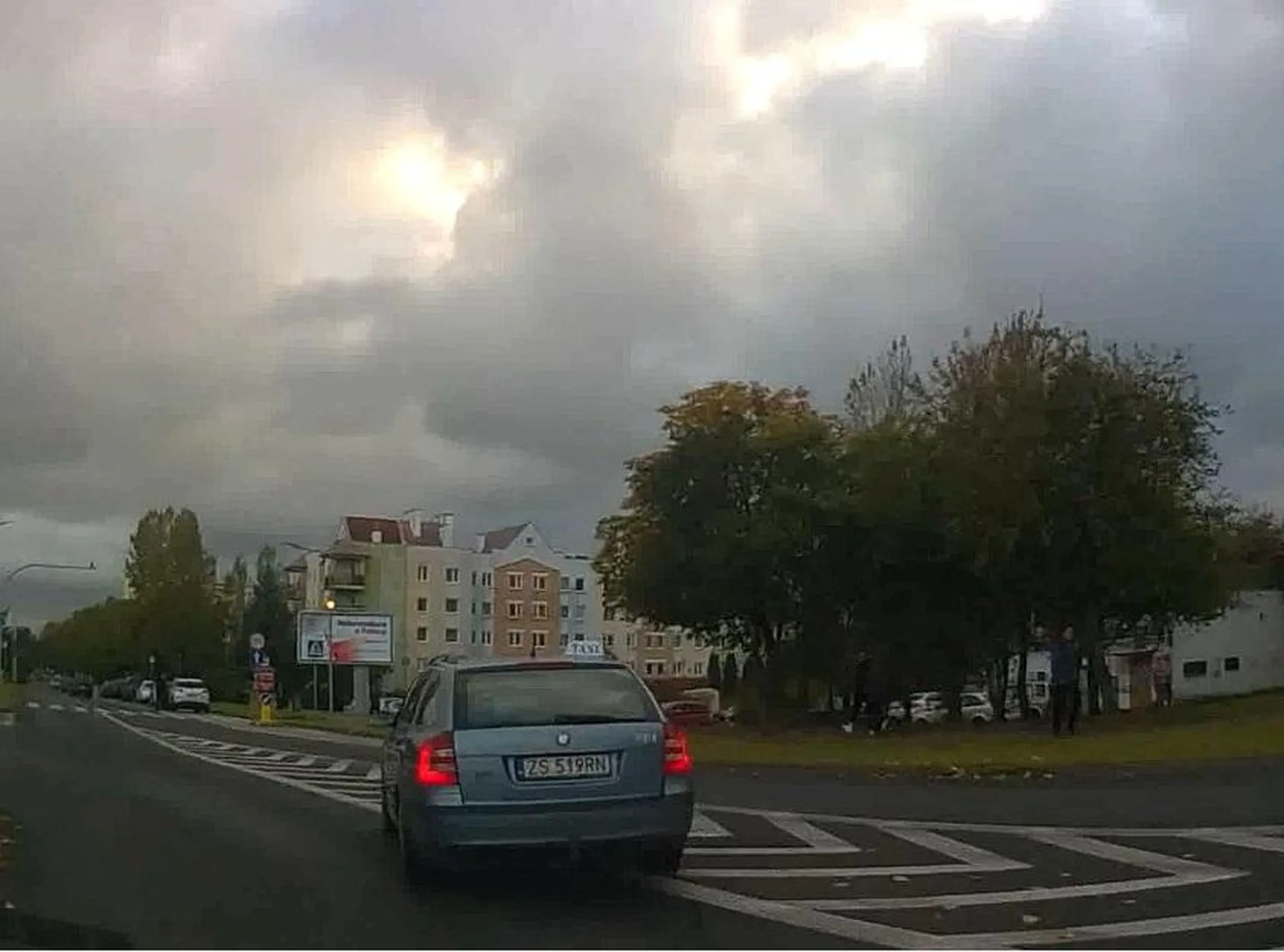 Właśnie tak się jeździ jak się jest taksówką ... //tablica-rejestracyjna.pl/images/photos/20240412051647.jpg