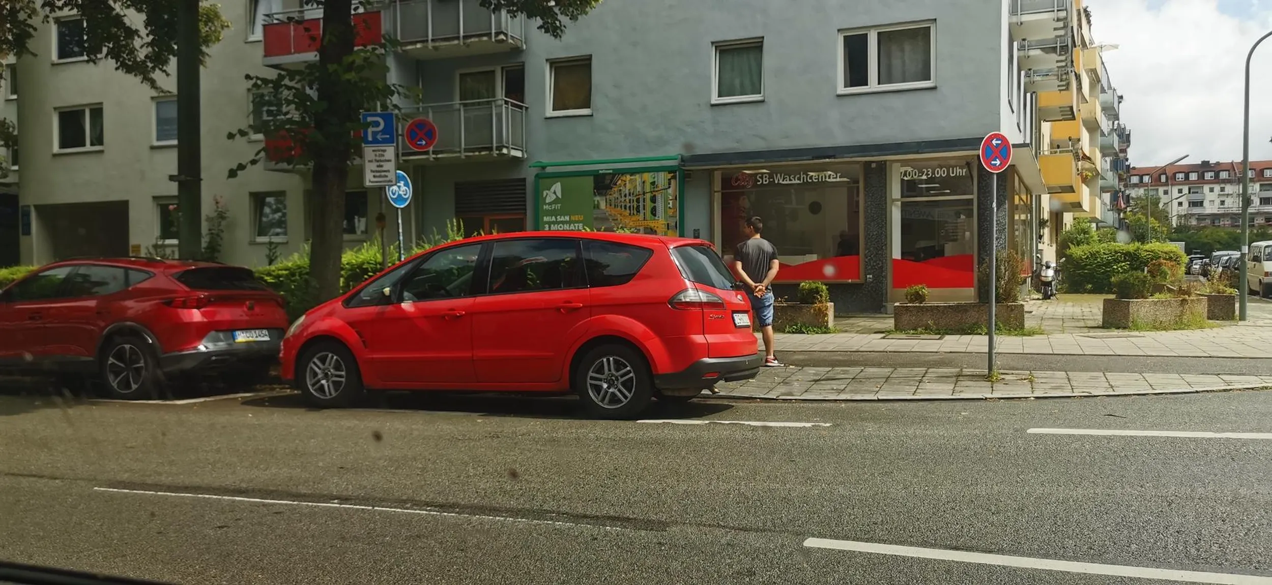 Pozdrawiam gościa parkującego na zakazie Czy utrudnia przejazd dla autobusu