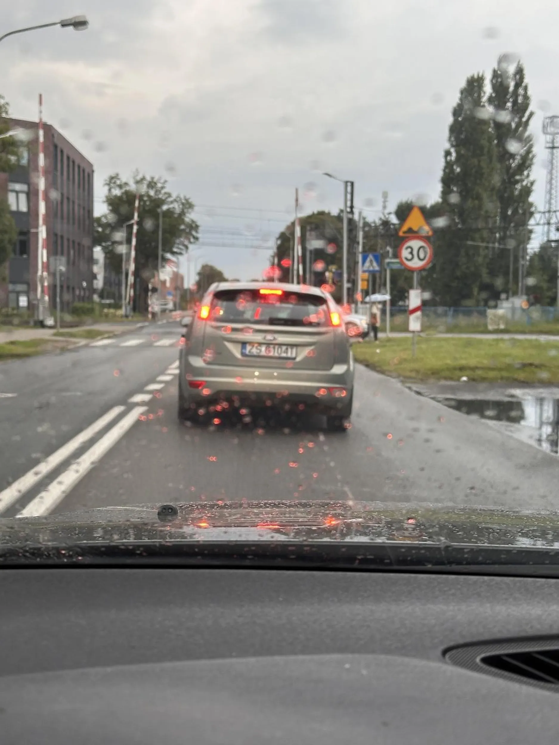 Zanim wykonasz jakiś manewr rozejrzyj sie! Jak nie jesteś pewny to nie jedź!