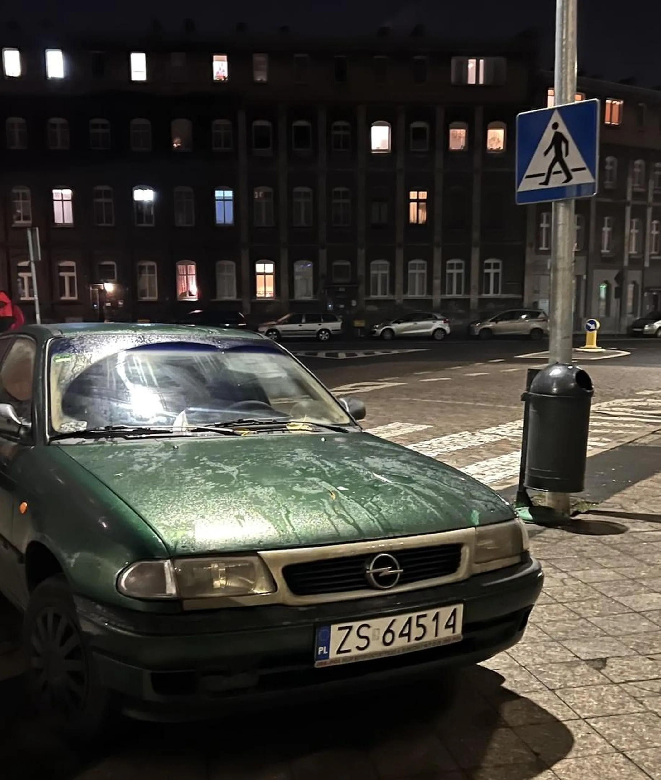 Nie prawda że zasłaniam przejście, ja je bardzo dobrze widzę!