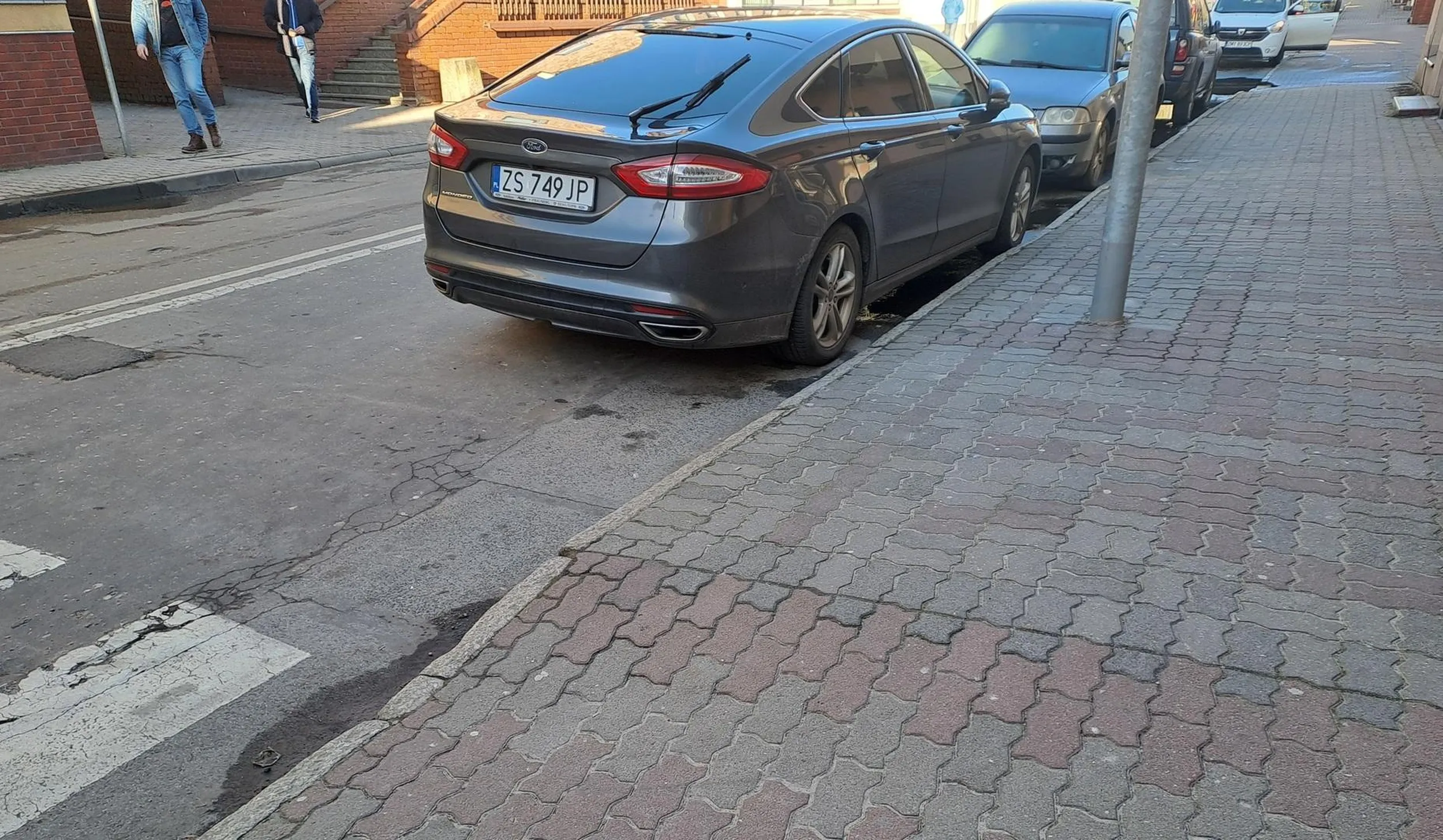 Problemy ze znajomością przepisów i stosowaniem się do znaków.