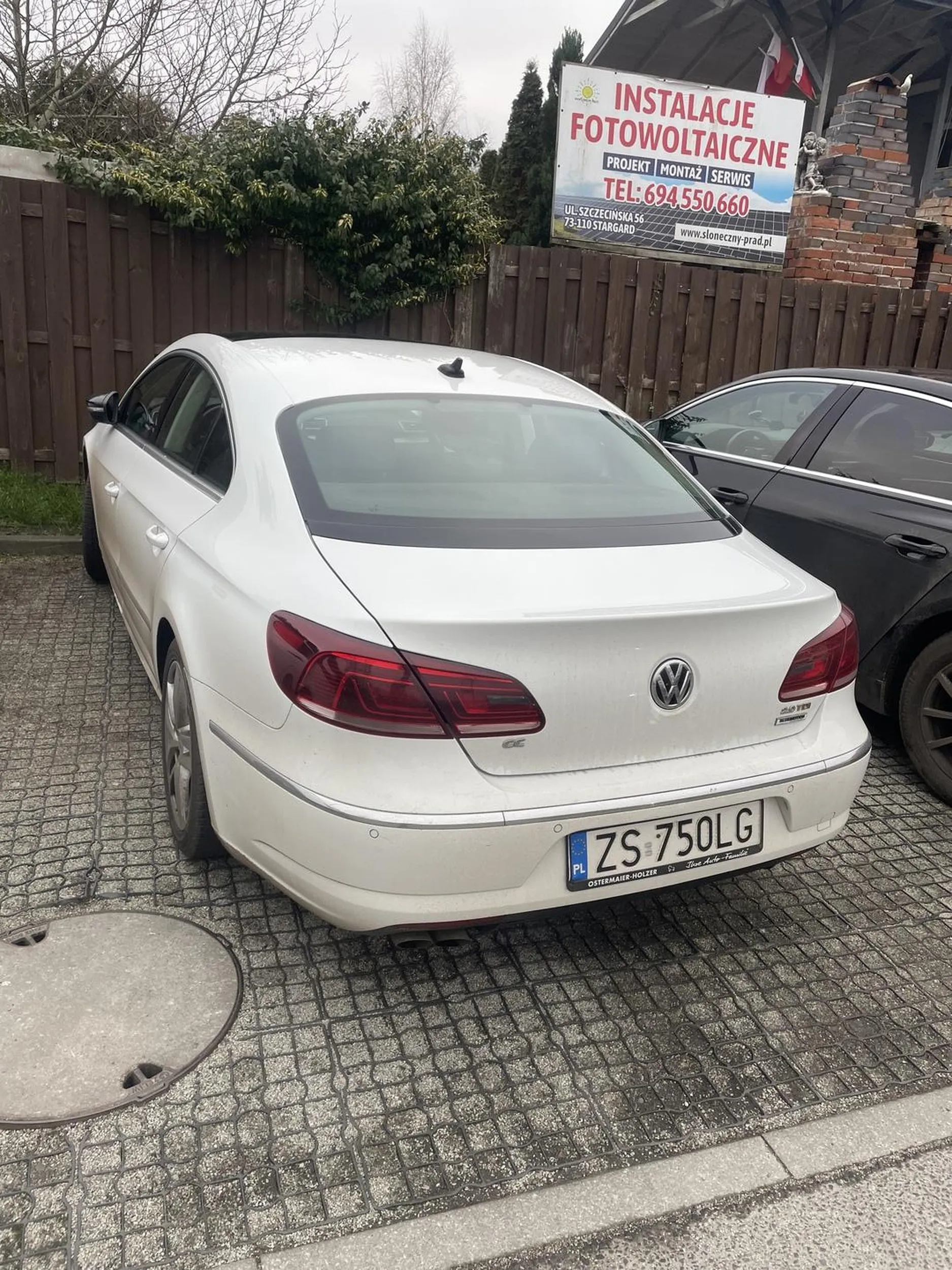 Uwaga na tego starszego Pana. Nie patrzy jak jedzie zajeżdza drogę, wymusza pierwszeństwo. Zabrać takim prawko tylko