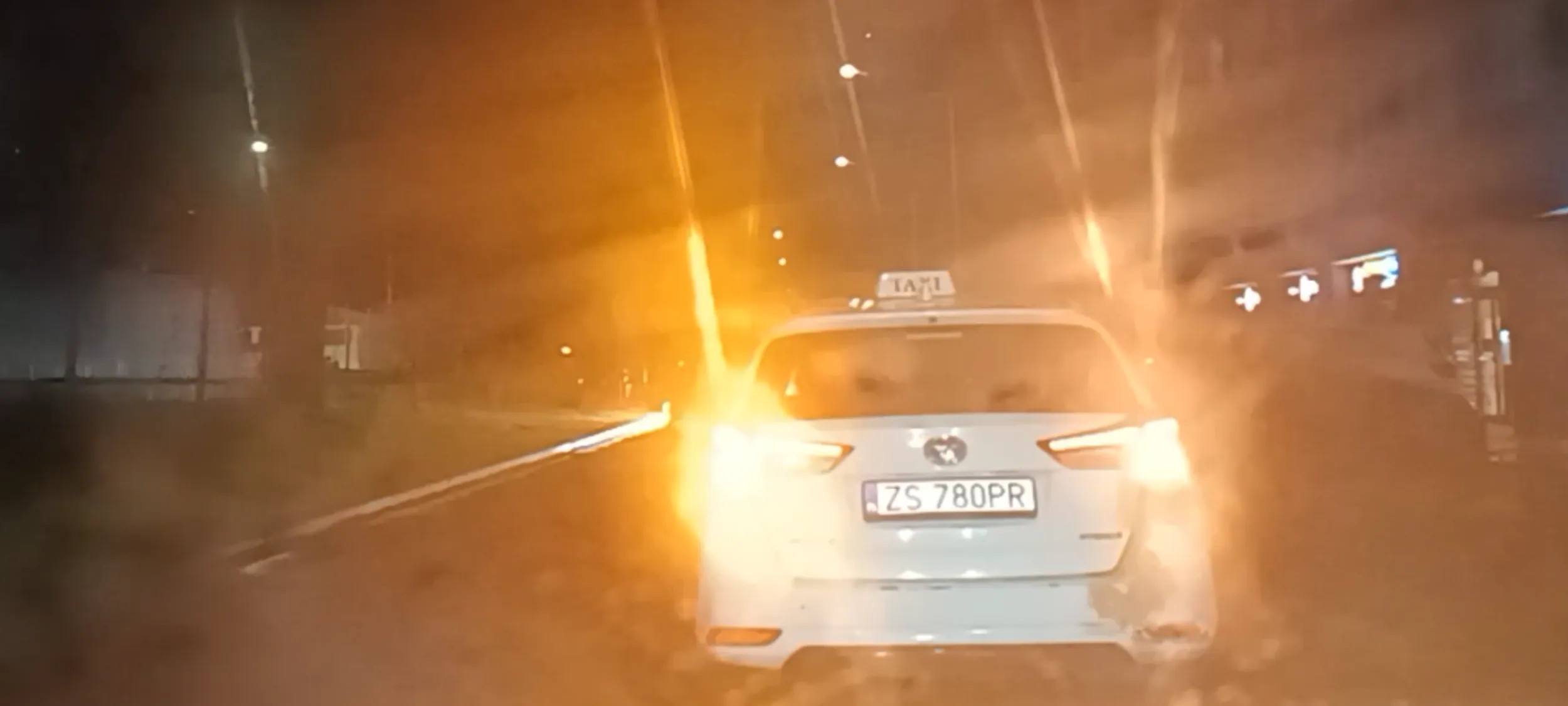 Parkuje w Warszawie na ulicy Dyrekcyjnej gdzie jest zakaz zatrzymywania się i postoju