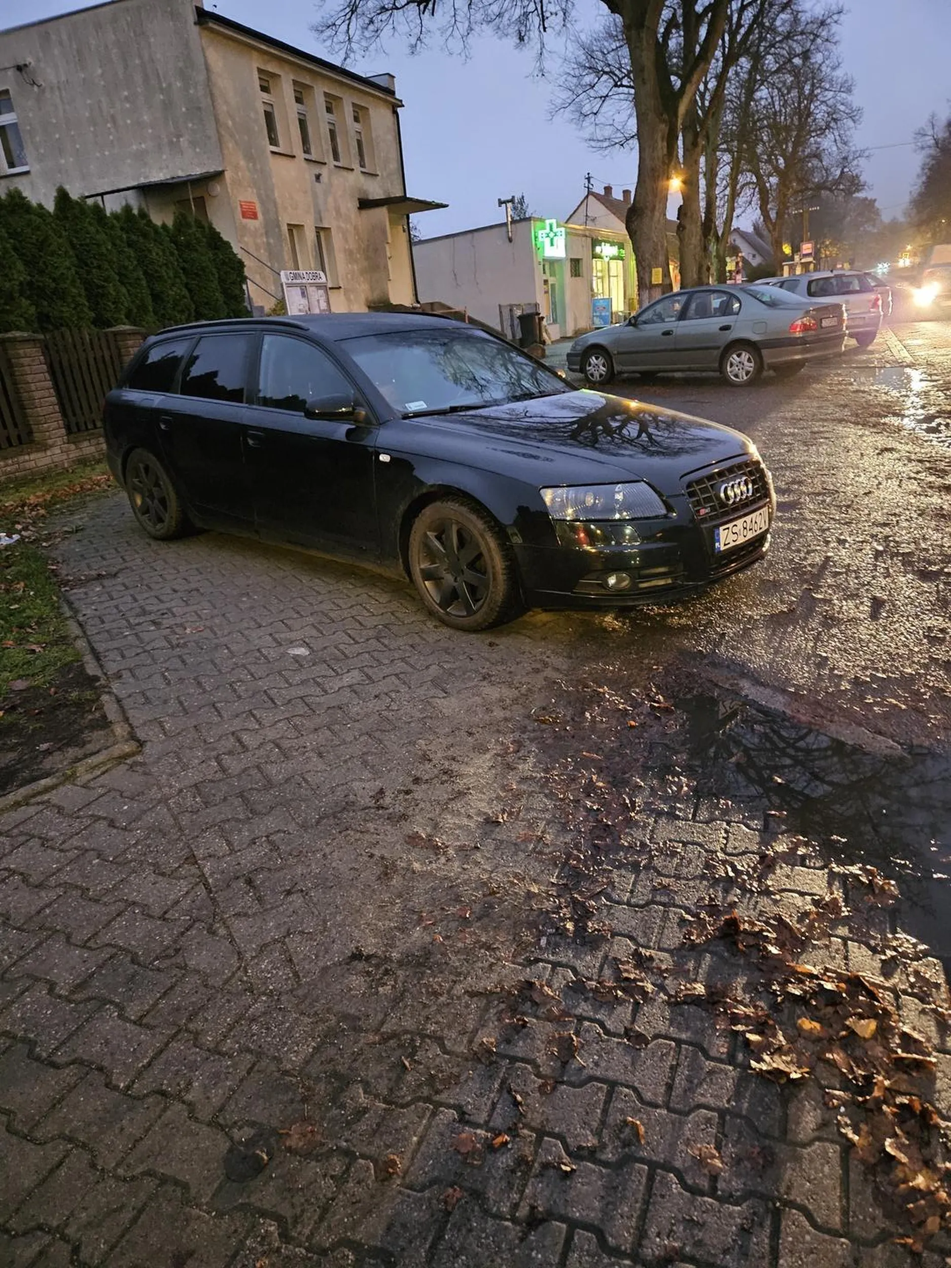 Chyba nie trzeba komentować Pusty parking 6.40