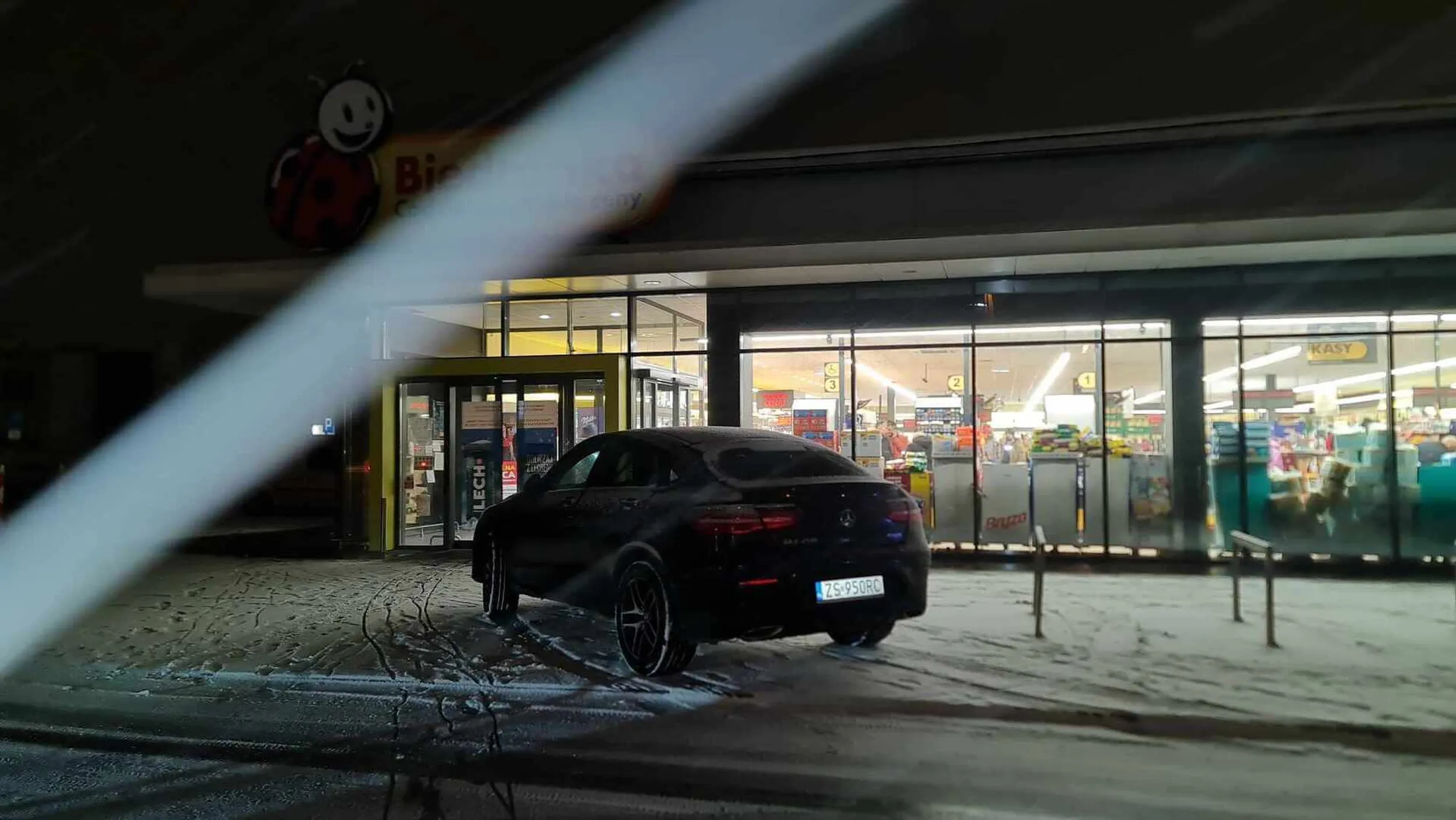 a mógł wjechać do środka