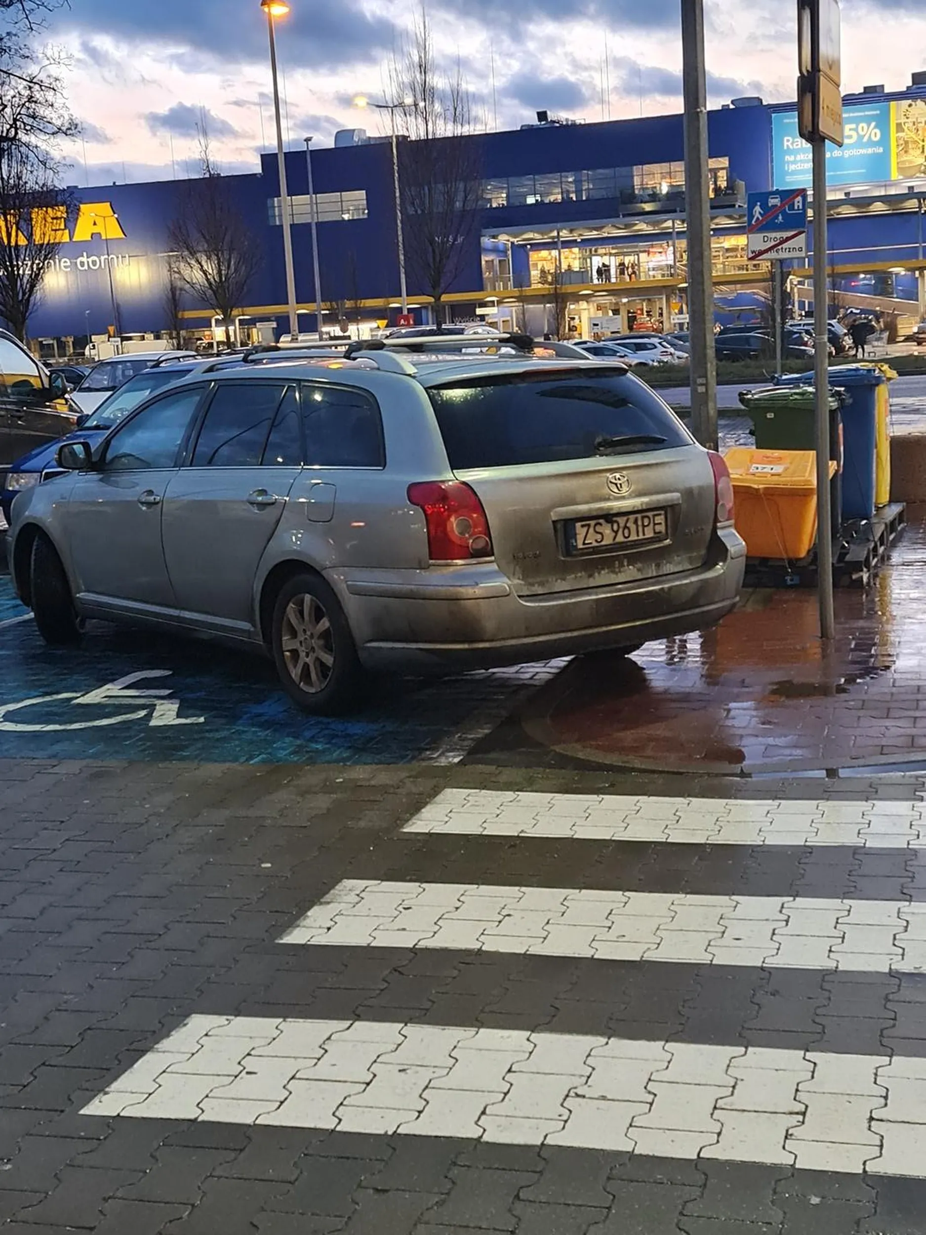 Widać że niepełnosprawny umysłowo zje*