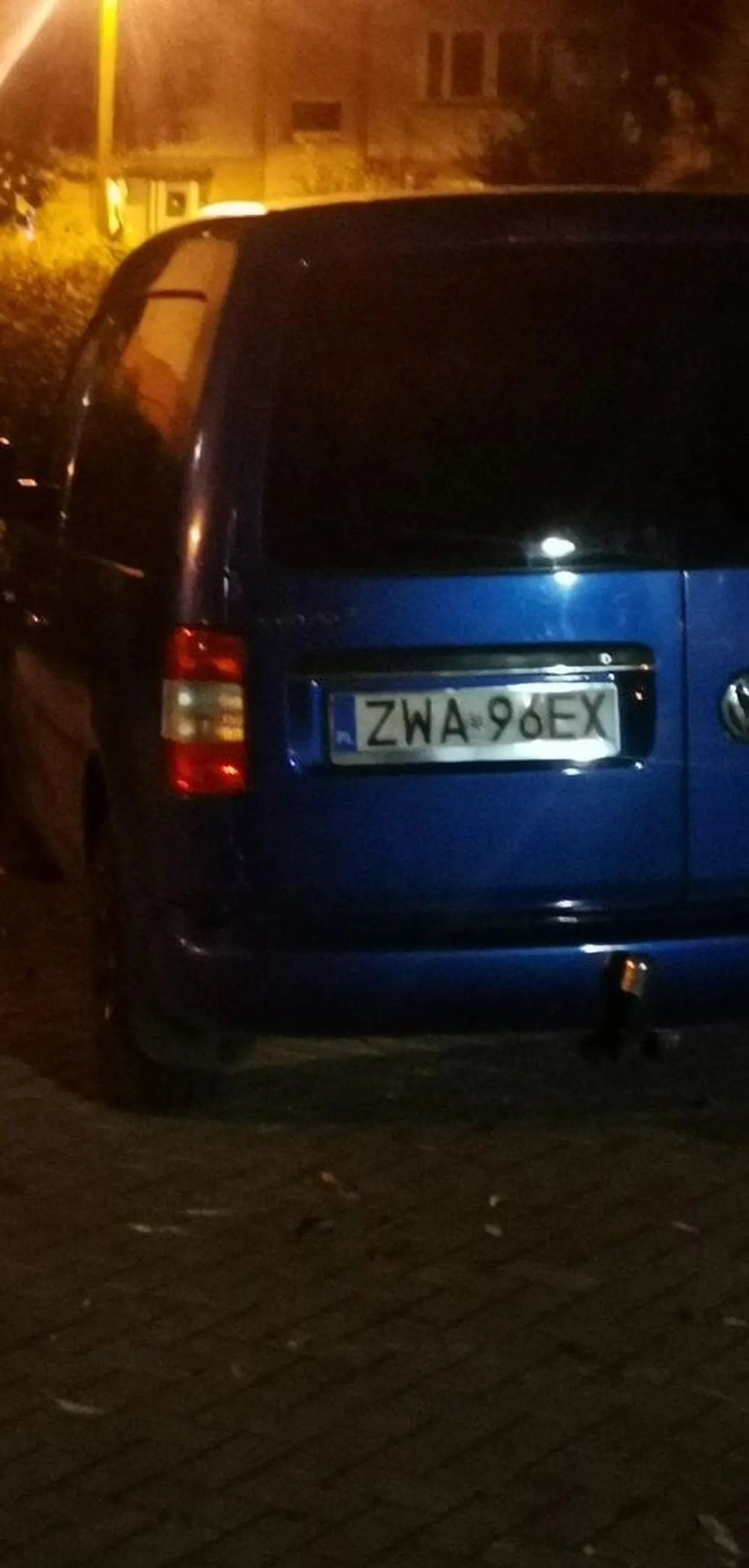 Naciągacz, na parkingu parę dziadków w Szczecinie na ul Romantycznej wyłudził 400 zł. Ponoć oponę jego auta zarysowali oponą swojego samochodu.