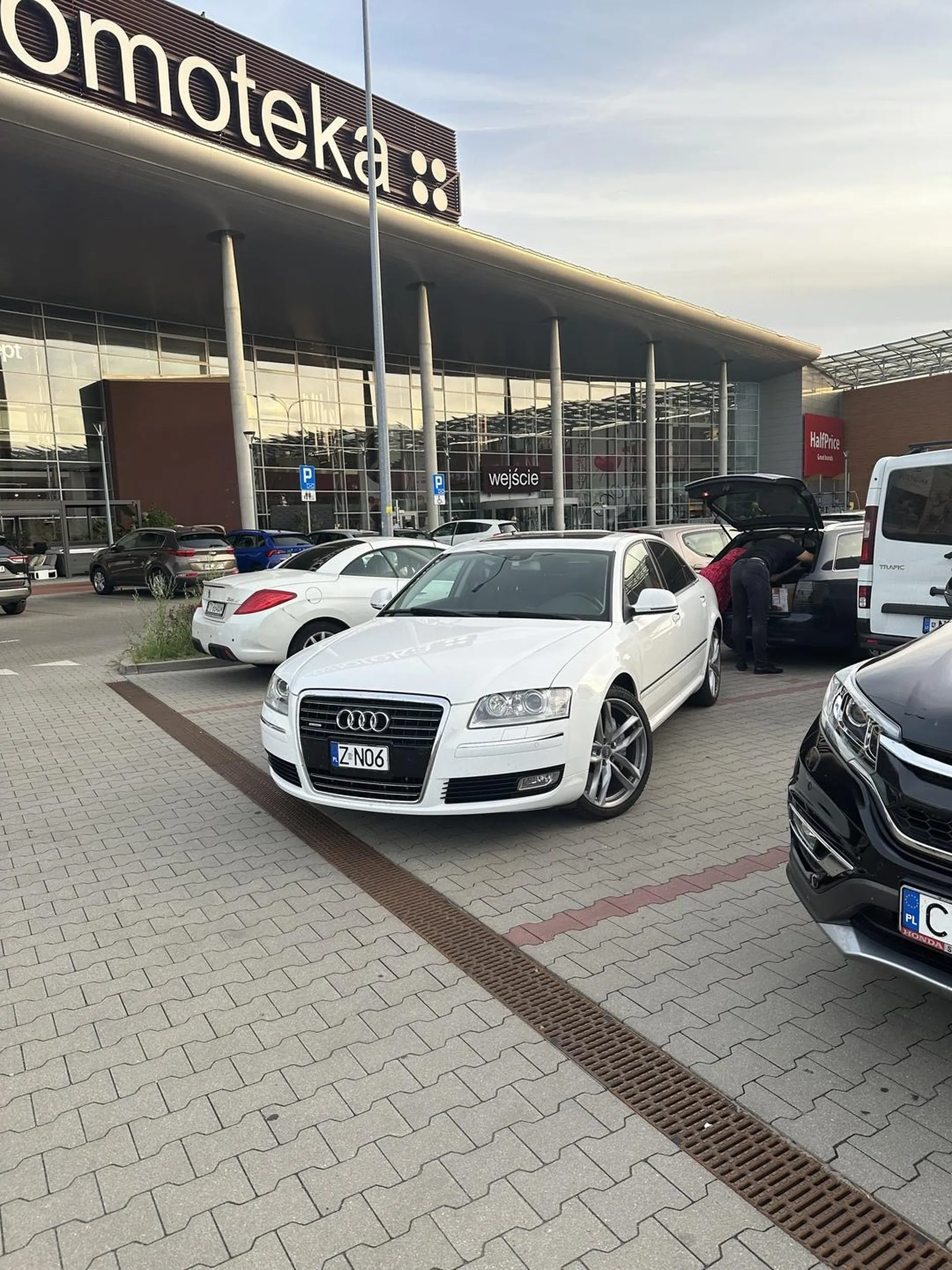 Jak masz za duże auto względem umiejętności parkowania to kup sobie Matiza.