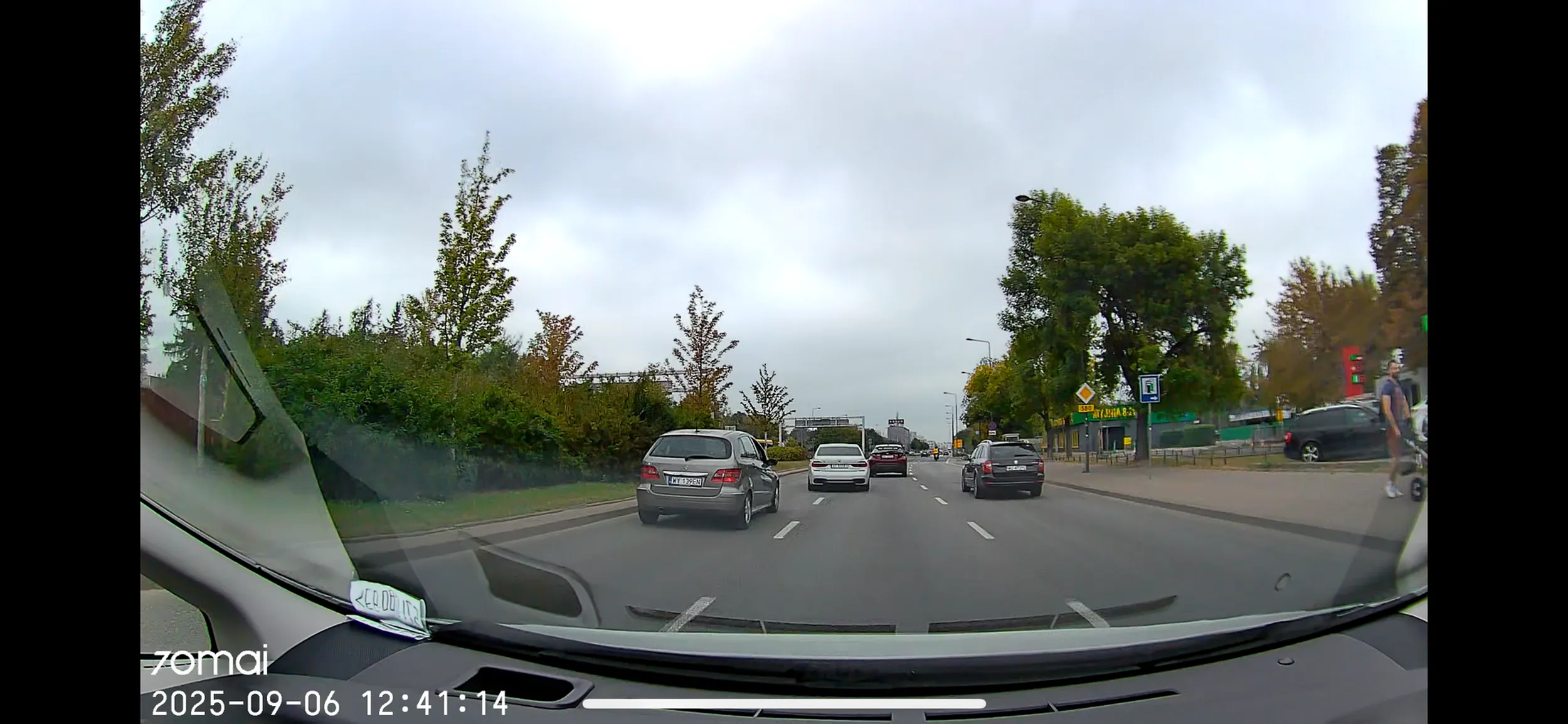 Wiem że to BMW, ale naucz się korzystać z kierunkowskazów i patrzyć w lusterko.