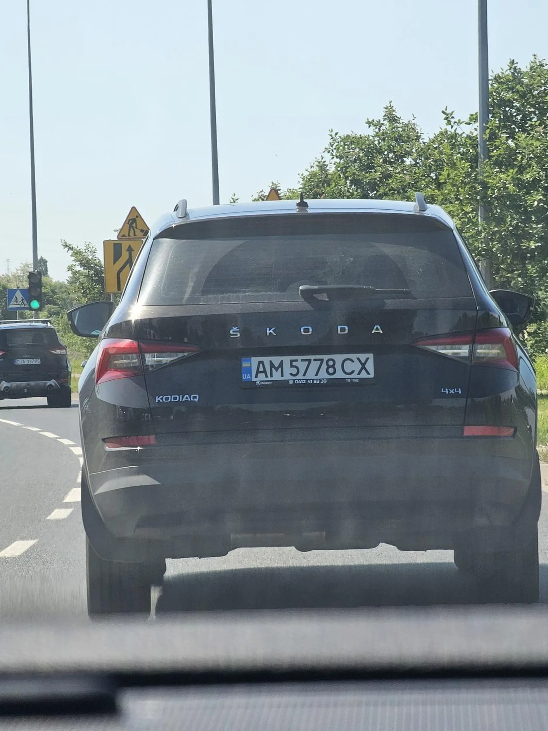 Zajeżdża drogę, nie używa kierunkowskazu, stwarza zagrożenie na autostradzie