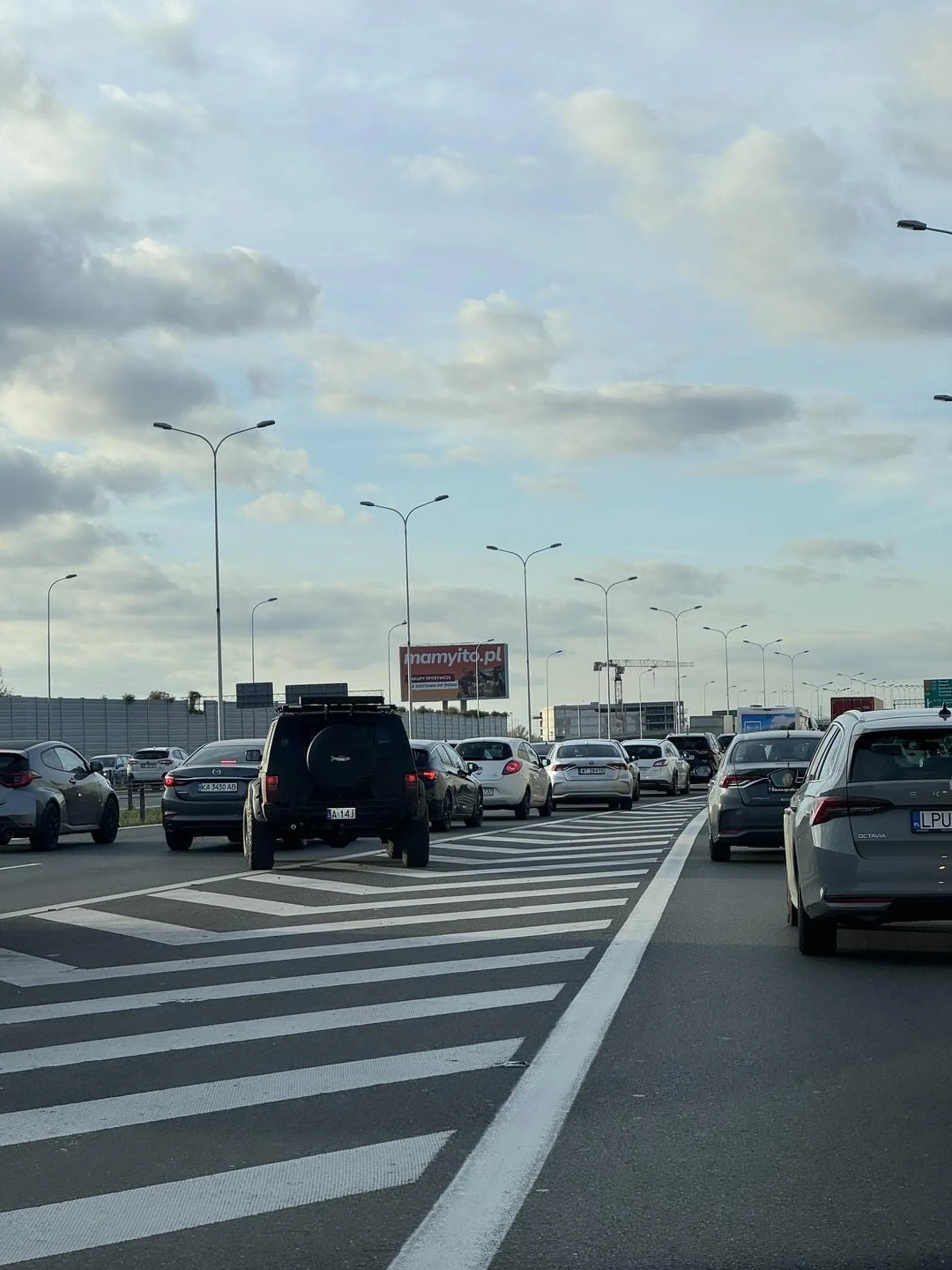 Imbecyl nieznający podstawowej kultury jazdy.