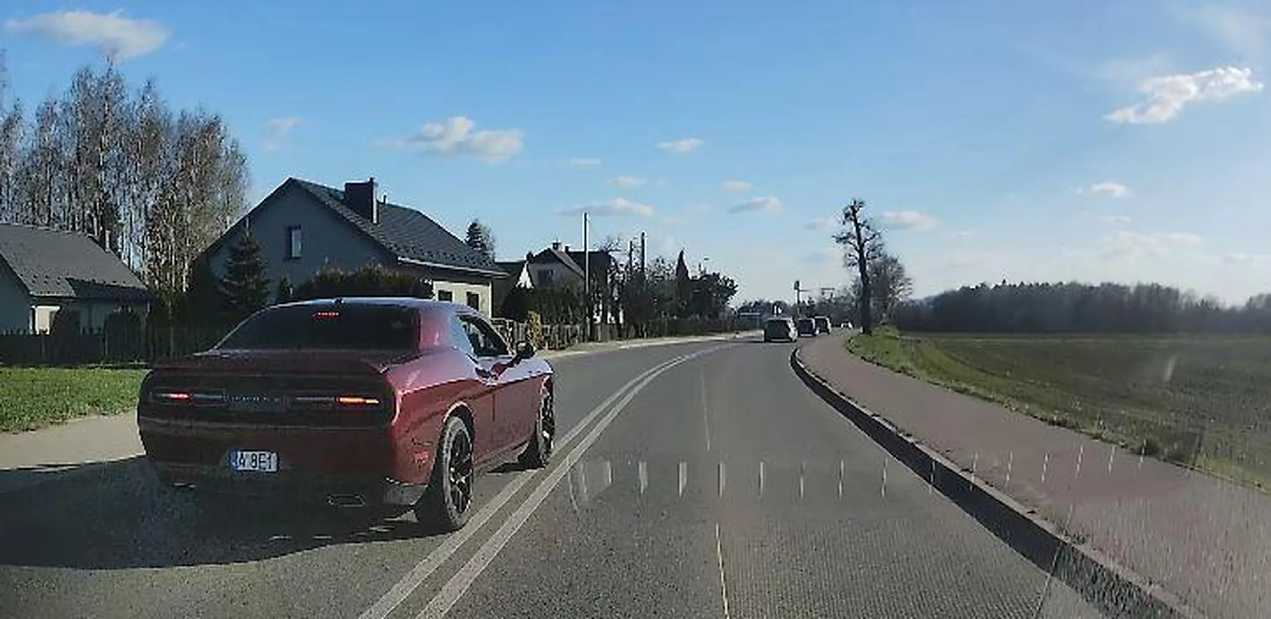 rozumiem nadmiar kucy pod maską ale linie liniami