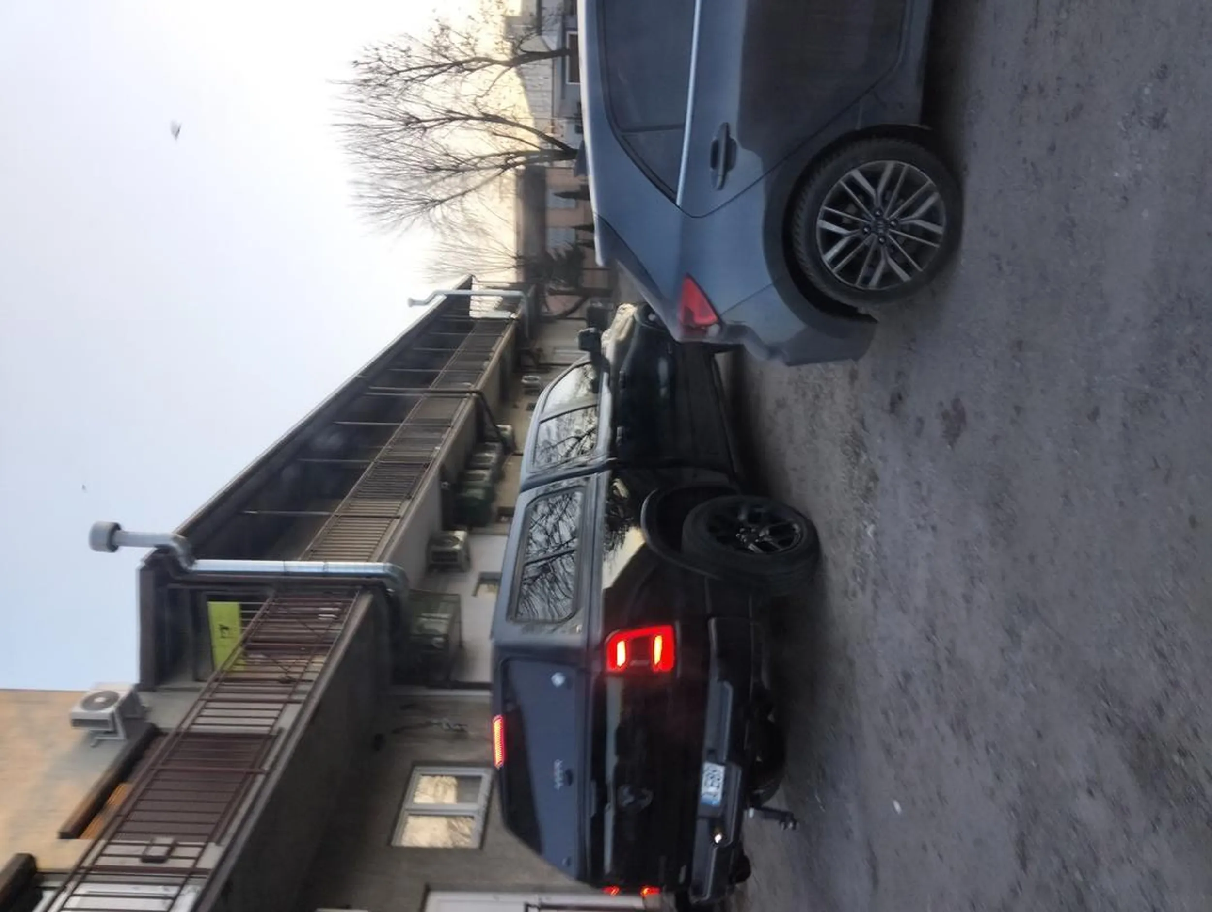 Ale jakim dużym jeepem jeździ po Sochaczewie..