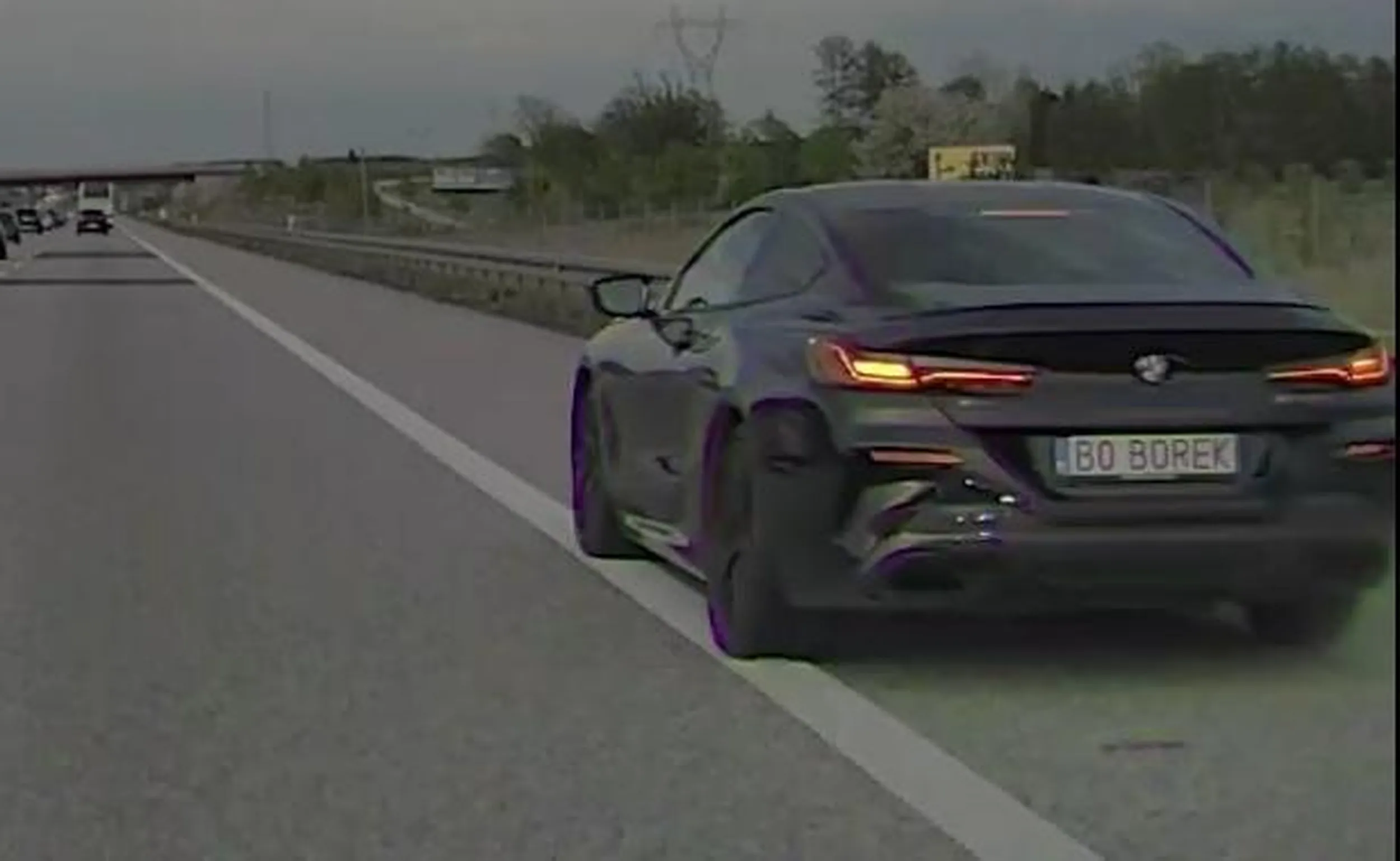 autostrada A2 - 21-04-2025 Wyprzedzanie samochodów pasem awaryjnym