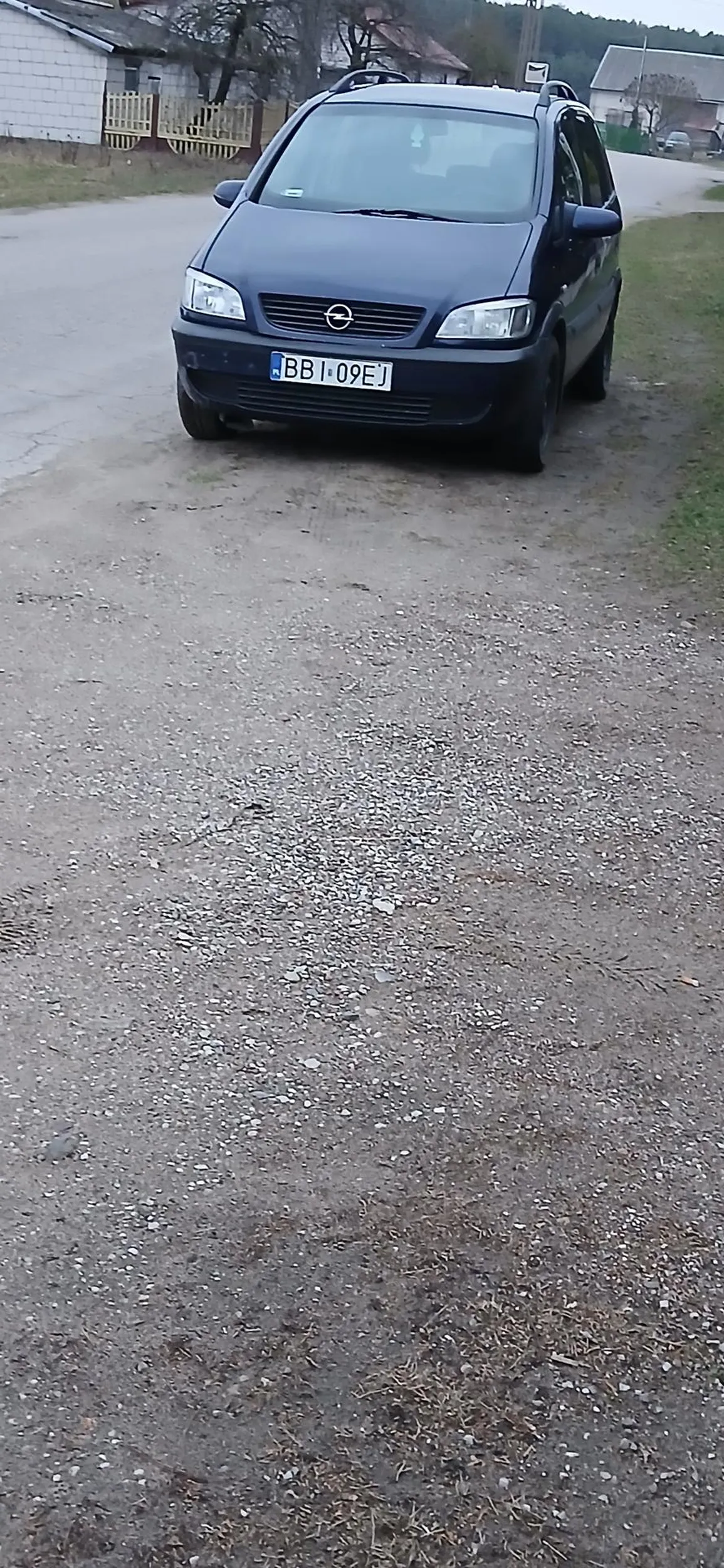 PIRAT DROGOWY!! Jeździ po polach Jak zając