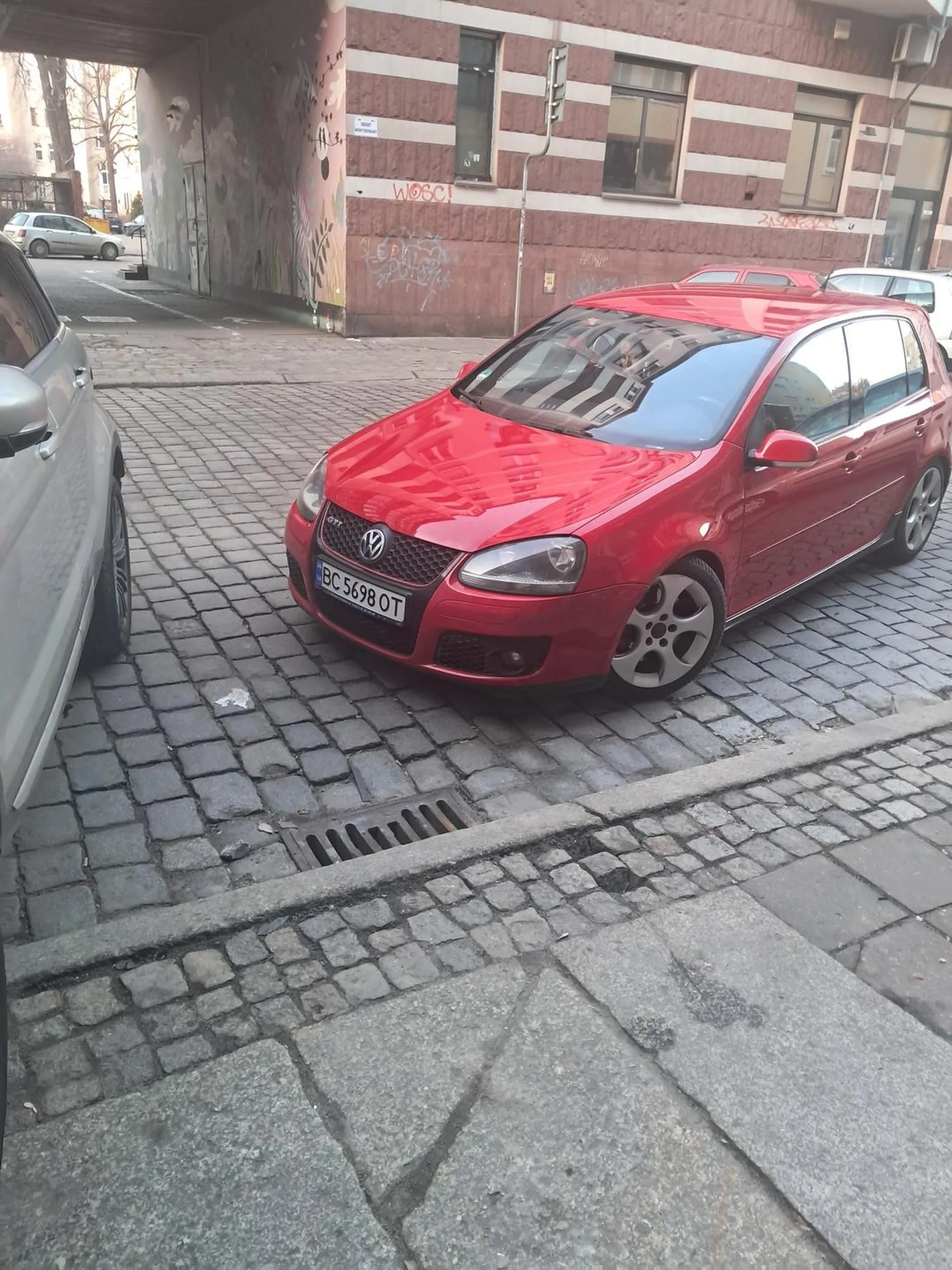 Parkuje jak zjeb i zagradza 3 miejsca parkingowe