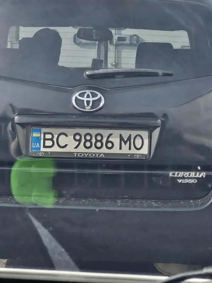 Jezdzi jak ciota,  wymusza pierwszeństwo