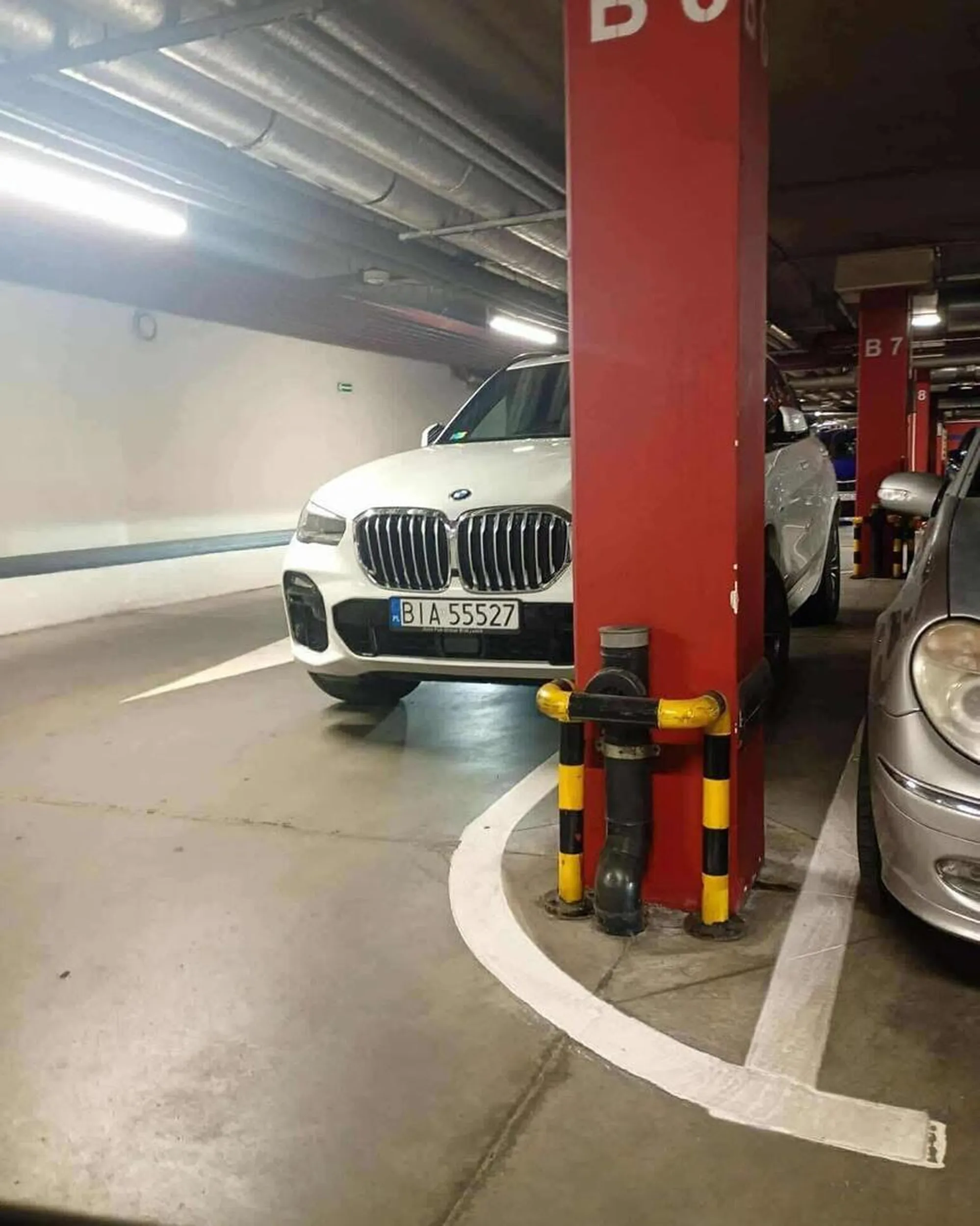 Facet ma tendencję do zostawiania auta na środku jezdni albo wjazdu