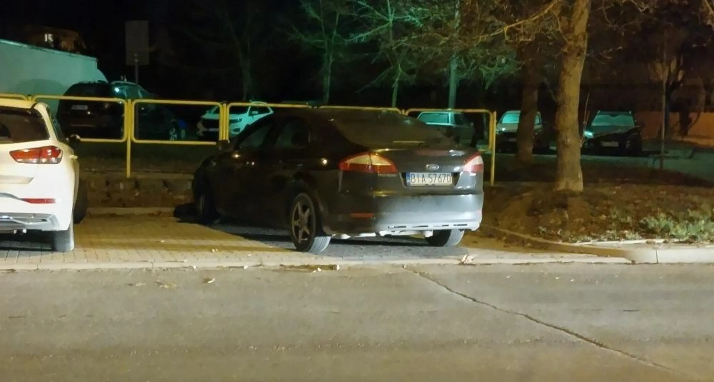 Burak z Akalic stanął swoim złomem jak przygłup i zajmuje od kilku dni 2 miejsca.