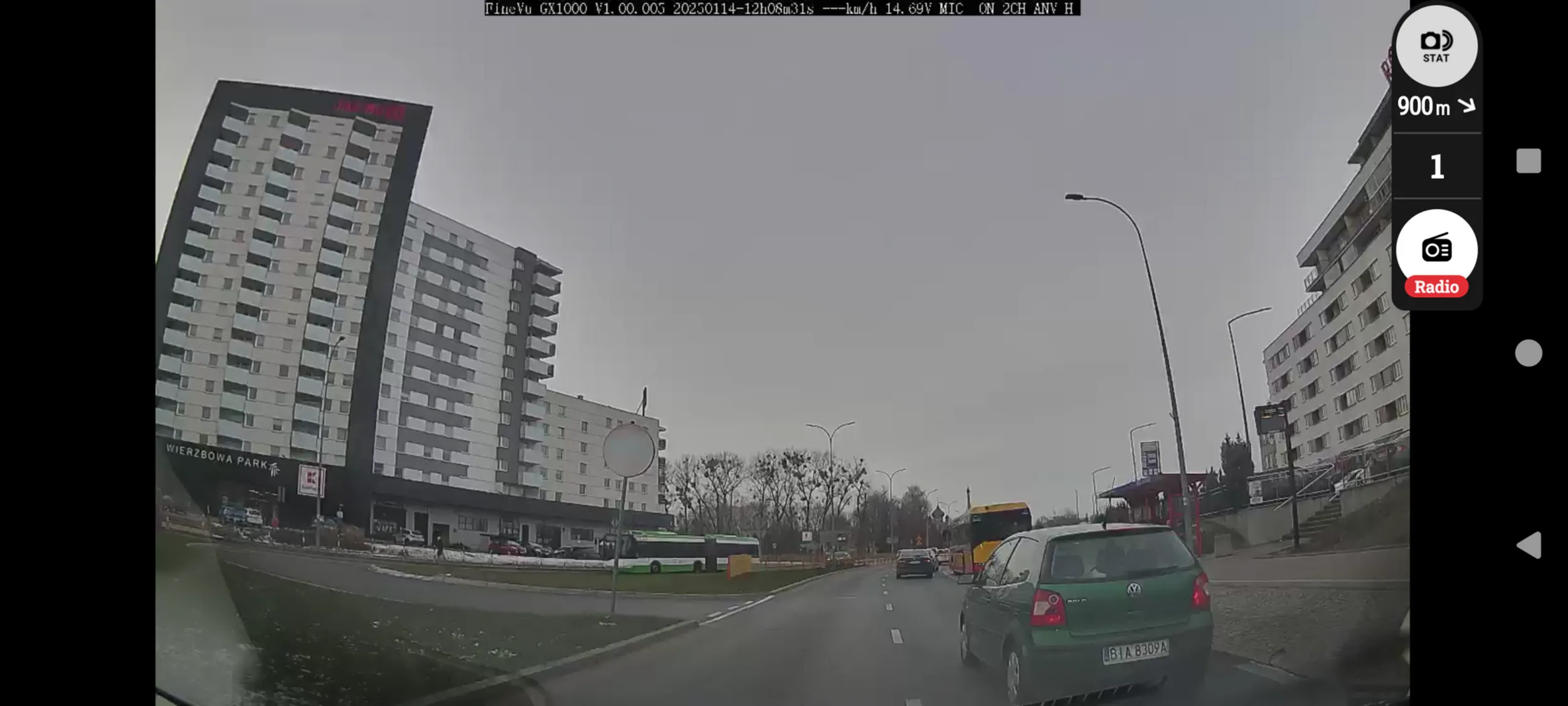 Stal na zielonych a jak sie zatrabilo aby ruszył to pokazal fakena wiesniak