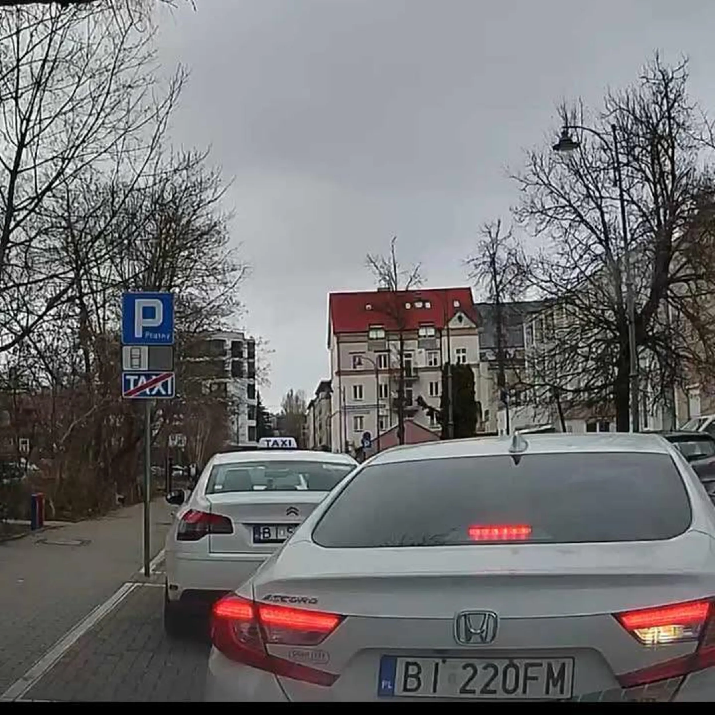 Poszukiwany kierowca hondy nr rej. BI220FM: mam nagranie w ktorym, próbując zaparkować uszkodziłeś zderzak daje szanse na polubowne załatwienie sprawy