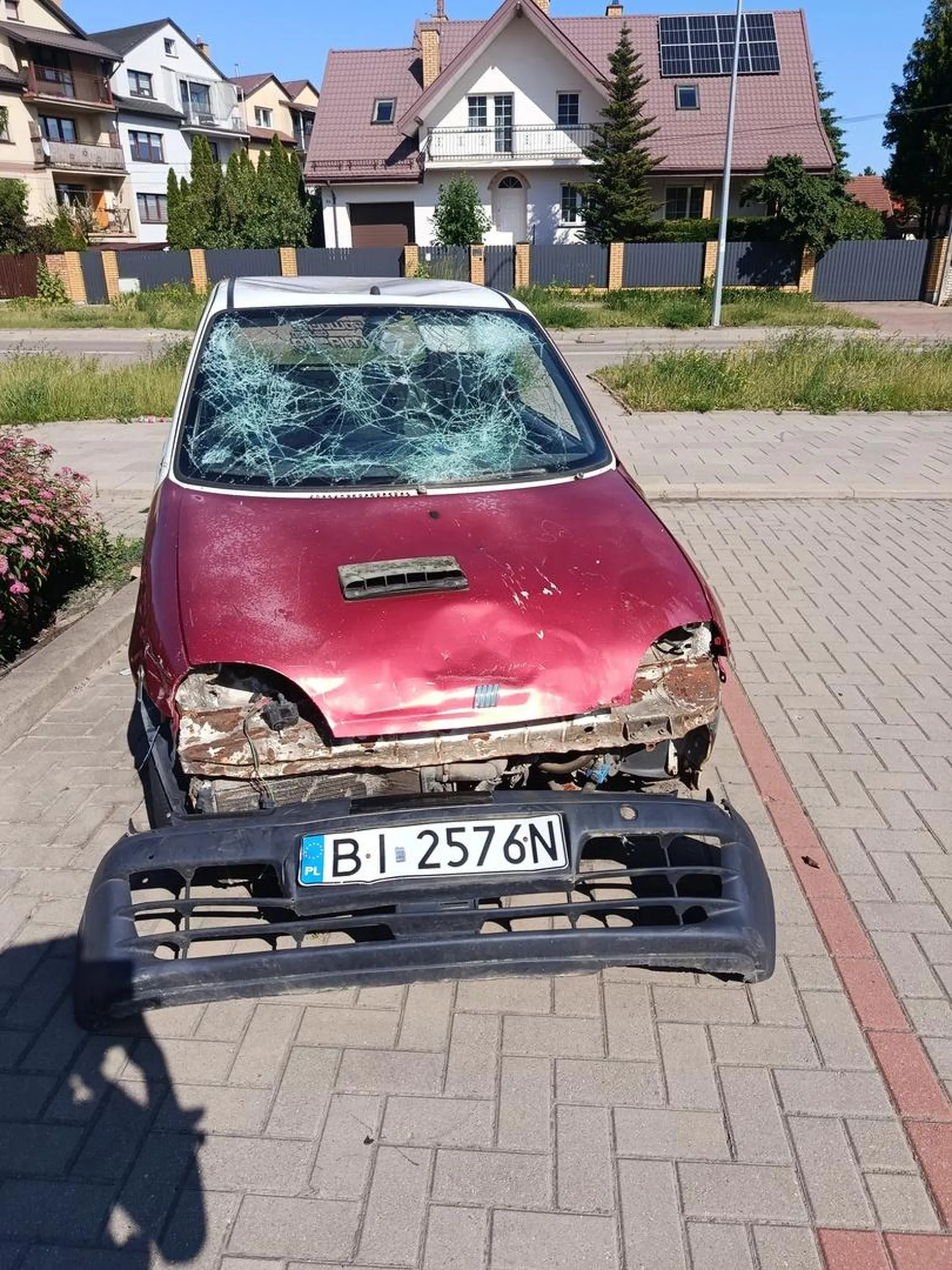 Smutne jak zniszczyli ten samochód :(