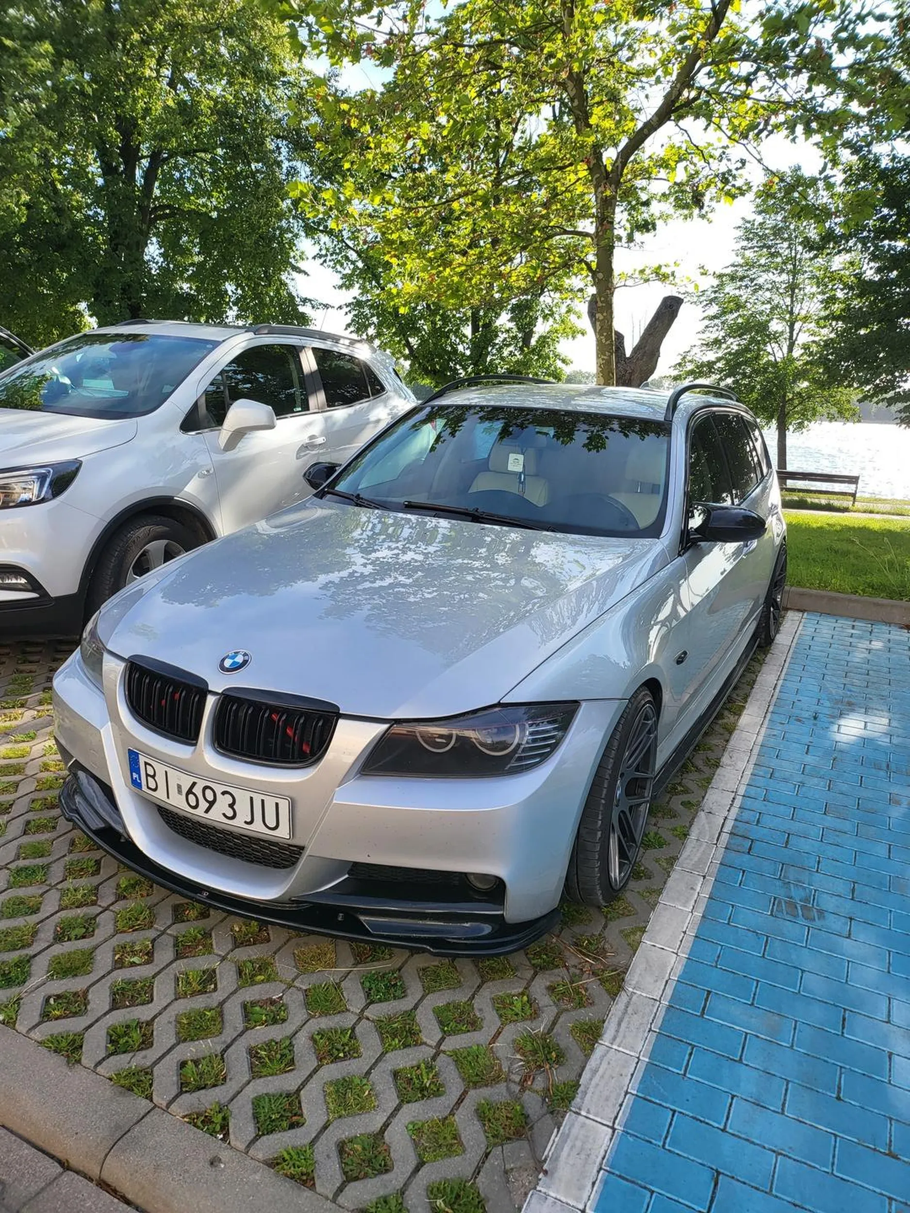 Fajnie zrobiony i ze smakiem bez wioski