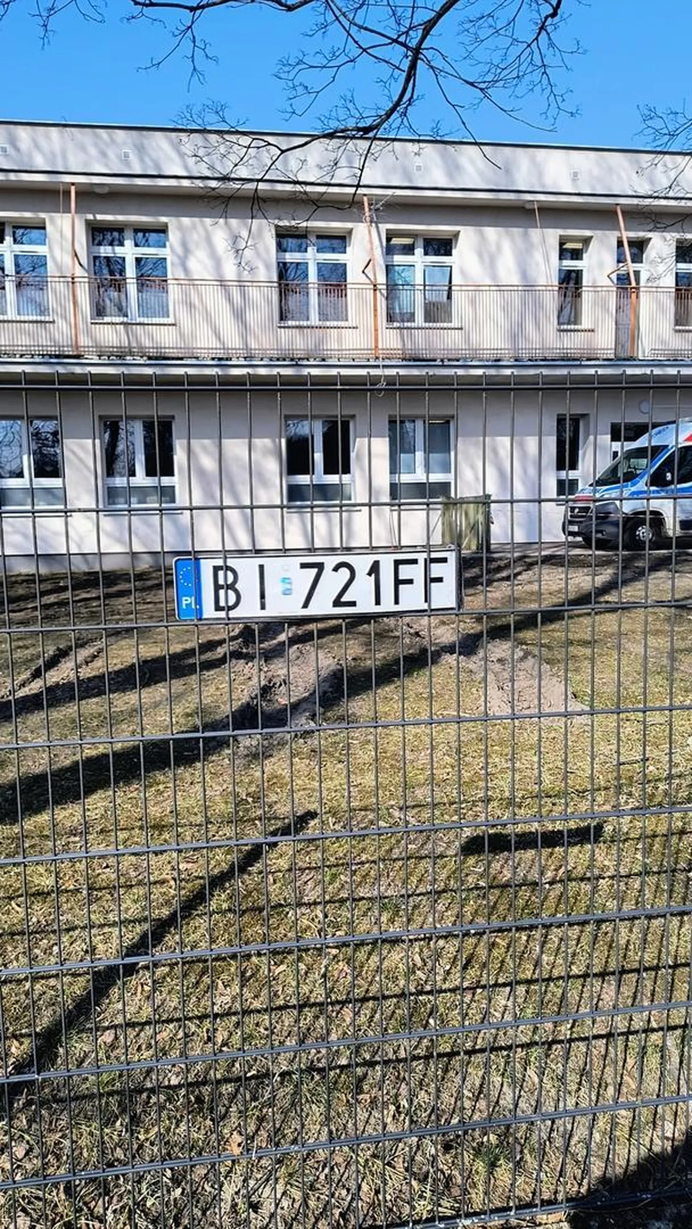 Tablica BI721FF oczekuje na właściciela na Wołodyjowskiego 2/1