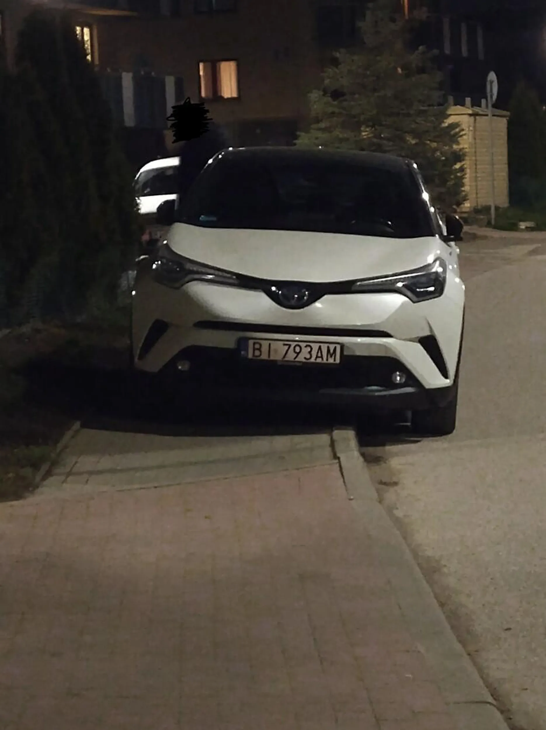 Chodnik to nie parking.