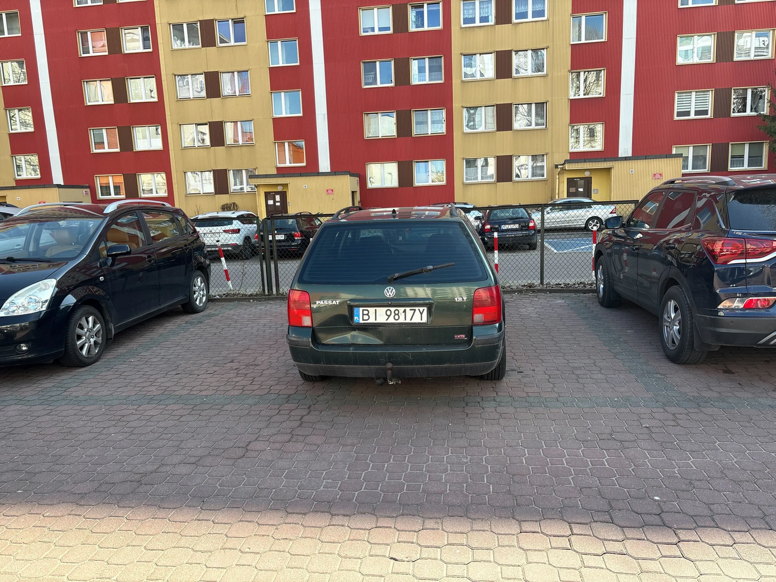 taki dupa że zajmuje 2 miejsca