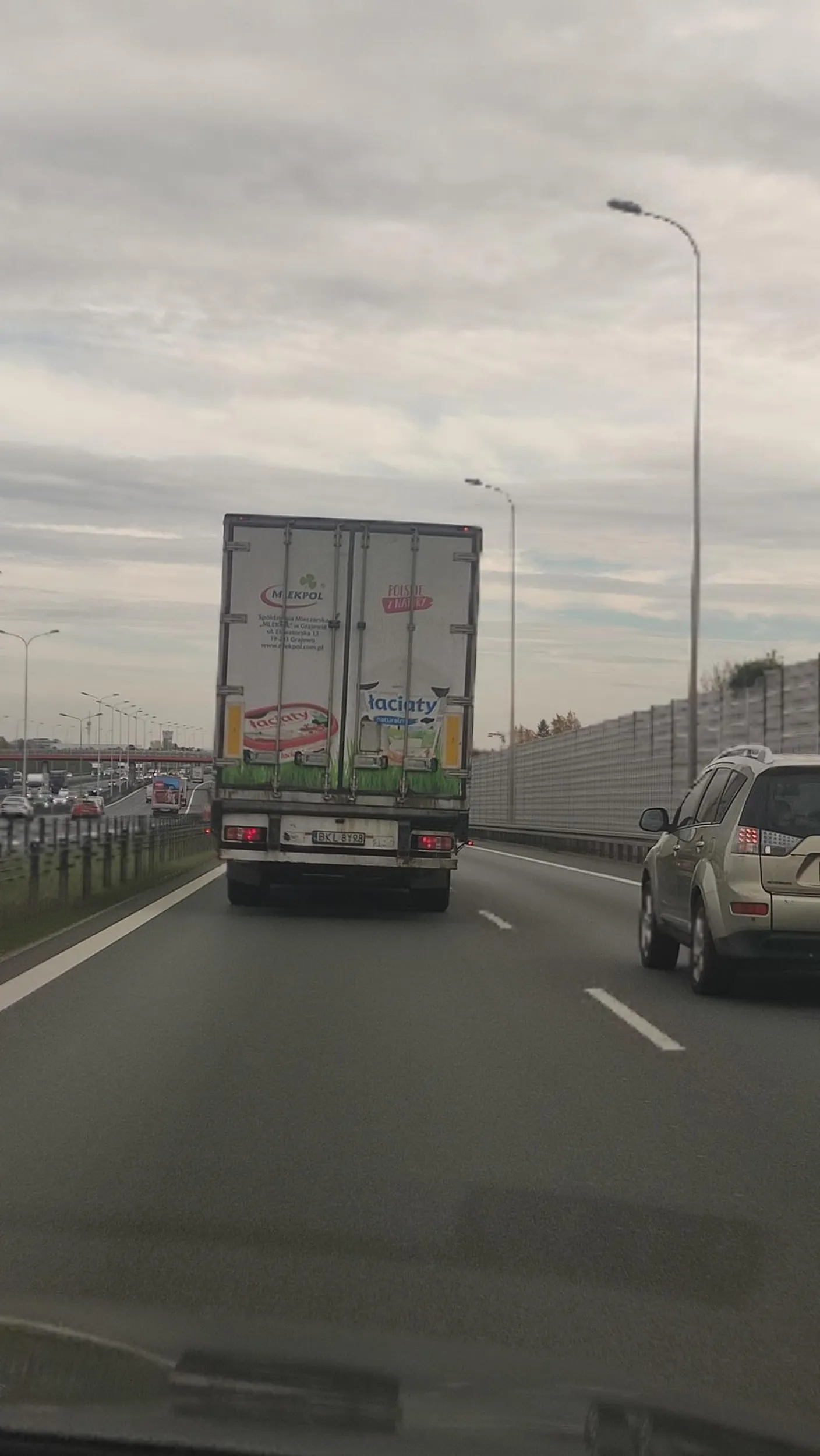 Zawodowy kierowca... Tablica rejestracyjna z przyczepy.dzis 30 października godz 11:40