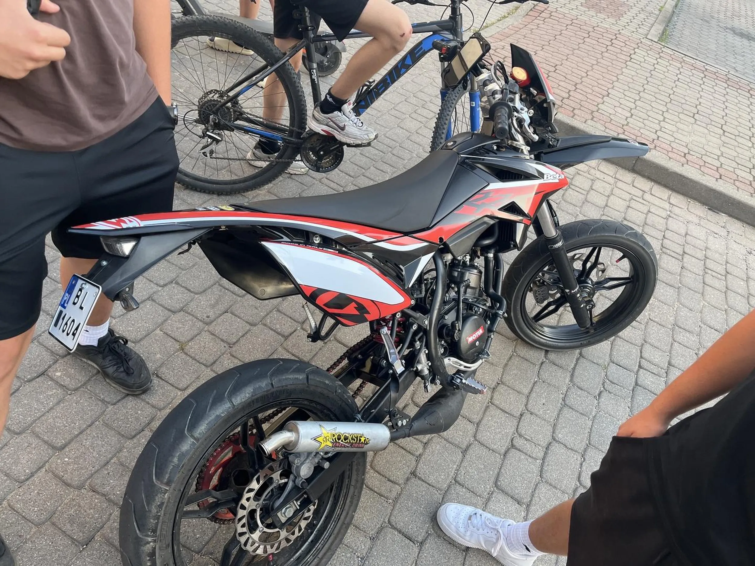 Pirat drogowy potrącił mi kolegę i uciekł nie pozdrawiam