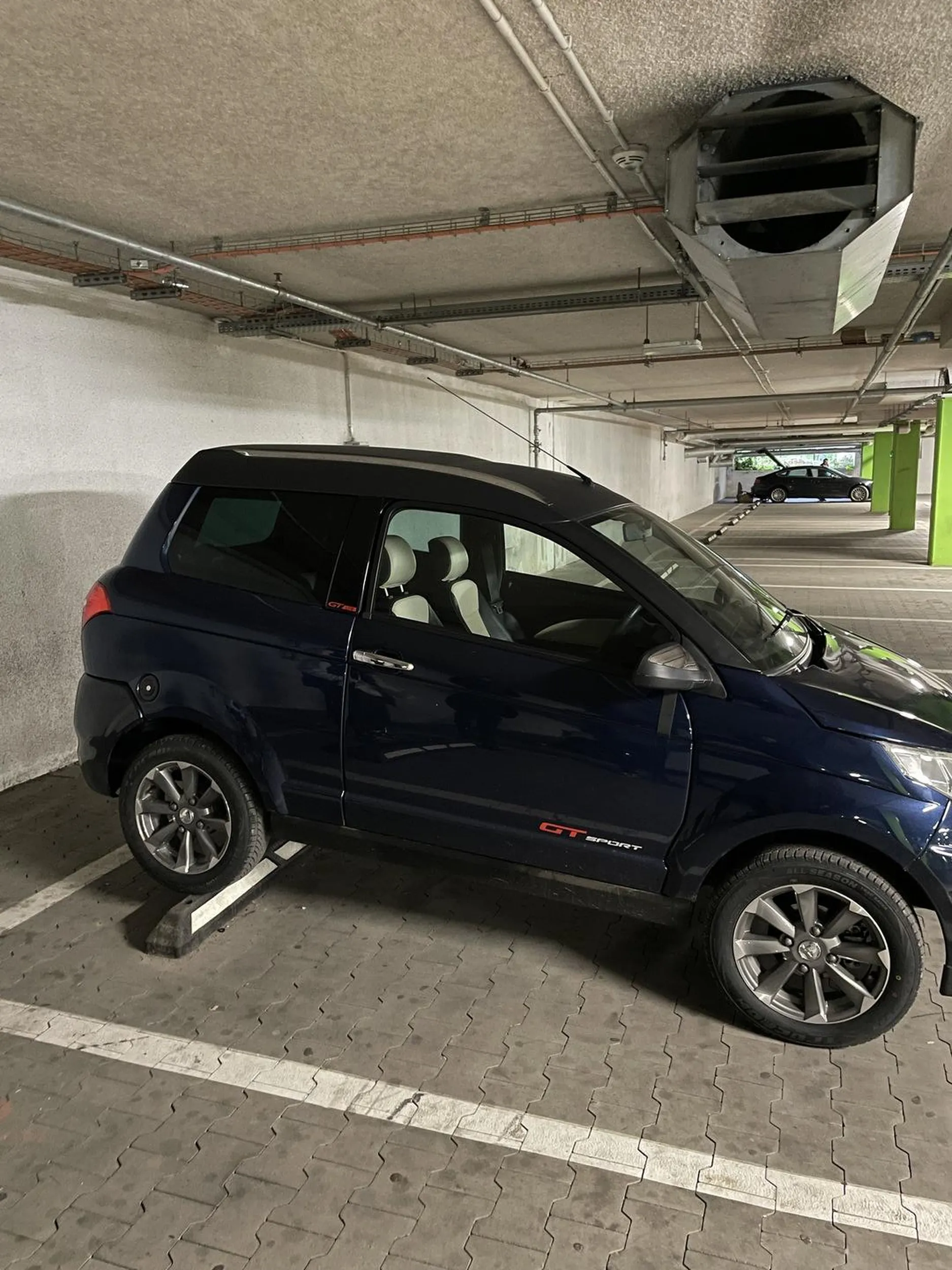 Naucz się parkować tępa babo. zdjęłaś buty mojej córce na pasach teraz pięty bolą