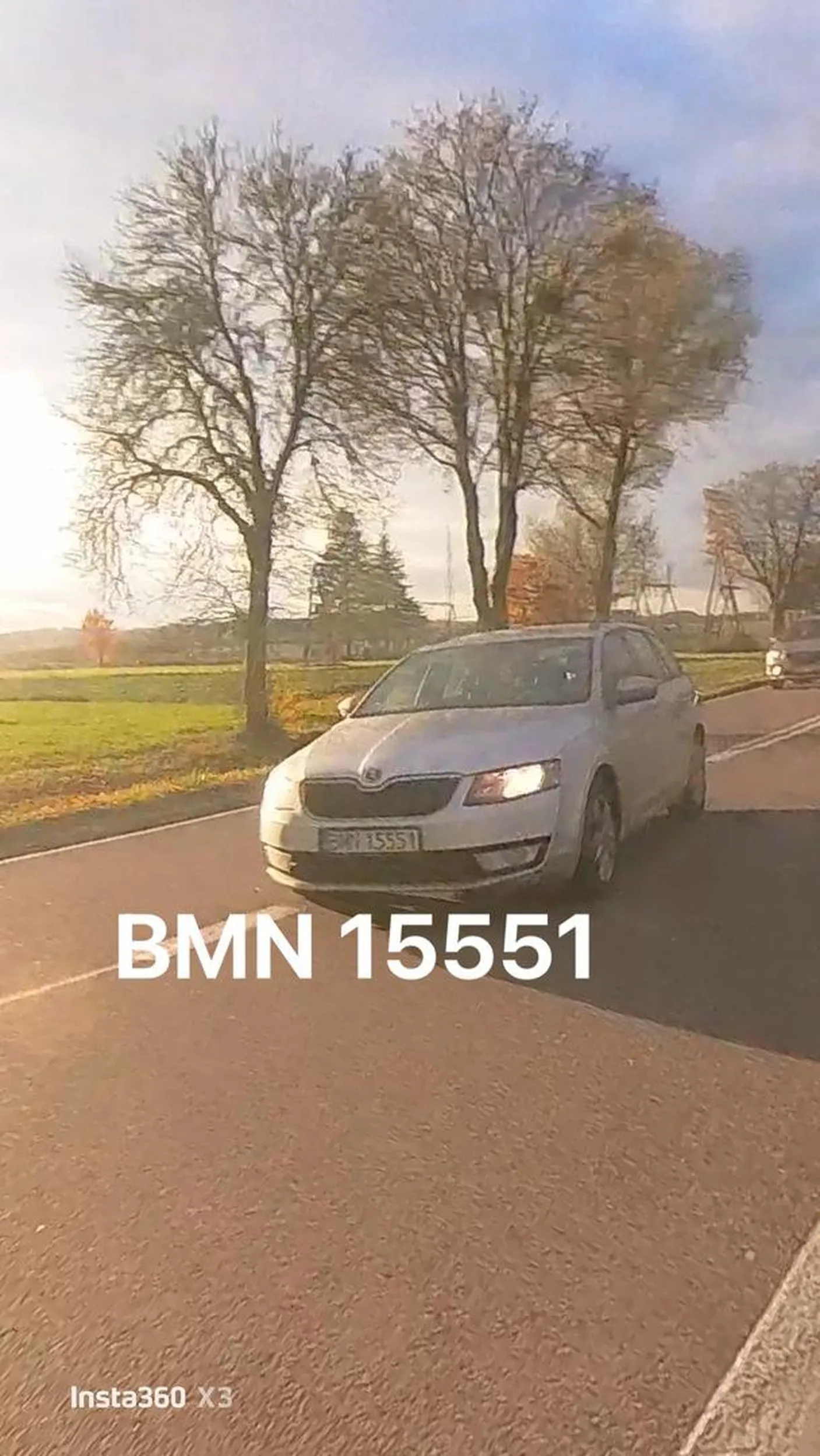 Blondi wygrała prawojazdy w cipsach zero mózgu jechałem motocyklem wjechała na mój pas bez kierunku najechala  na ciągłej jakbym nie odbił kierownicą bym wylądował w szpitalu albo na cmentarzu mam filmik nie jestem taki żeby zagładzać na policję ale stop cham polecisz