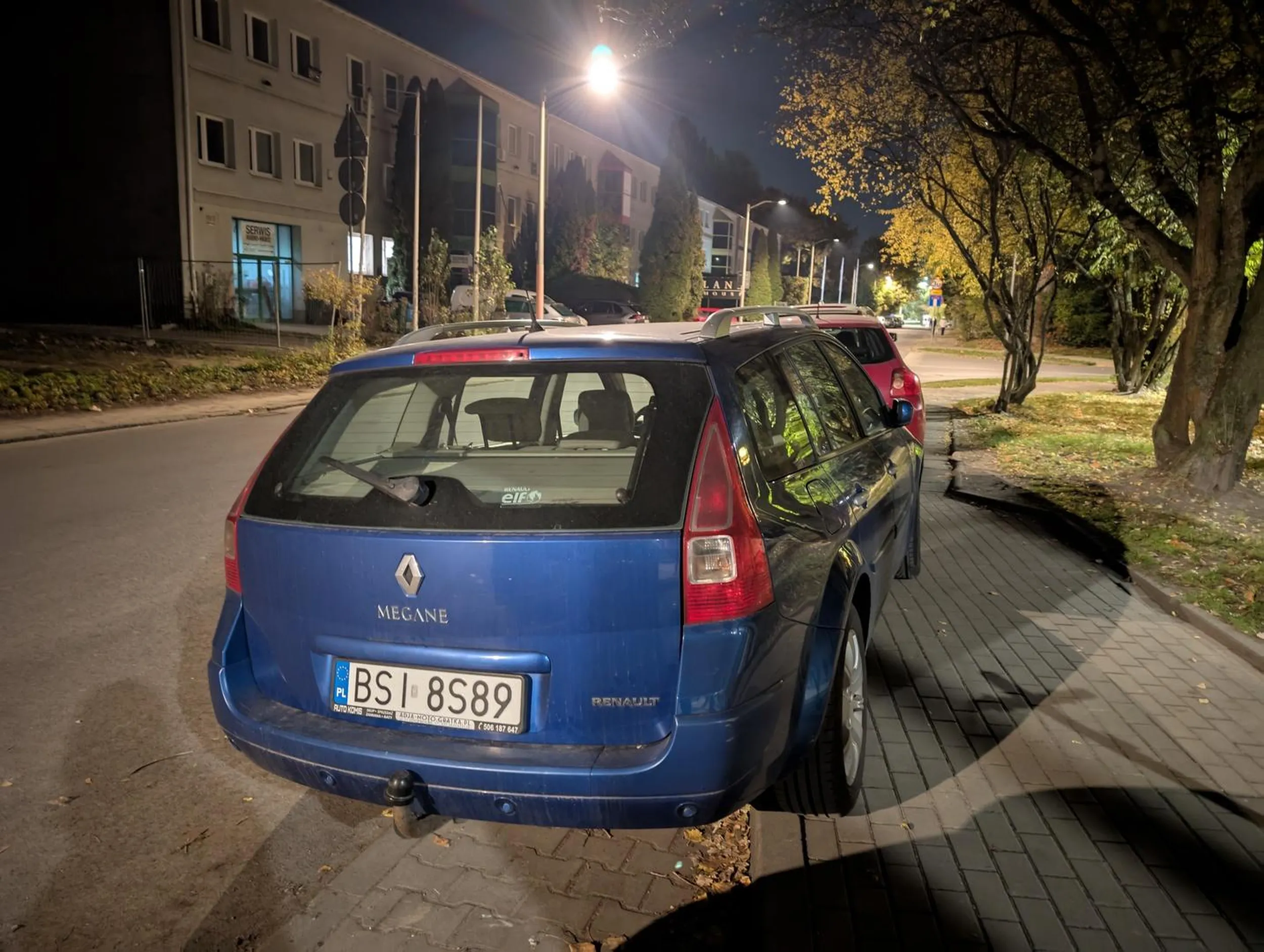 Krzywo ziom, mogłeś lepiej zaparkować.