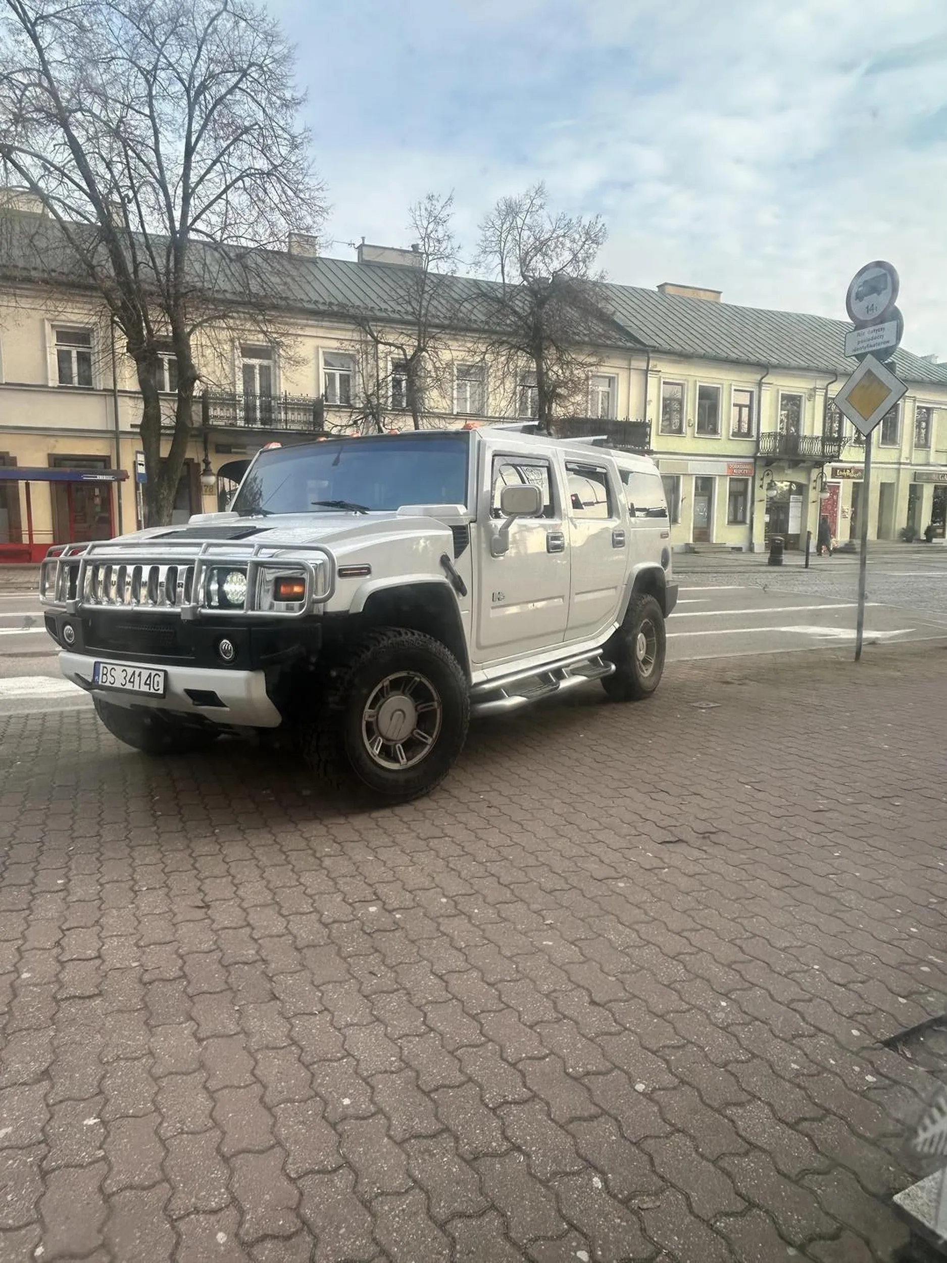 Obok wolne miejsce parkingowe ale po co tam stawać