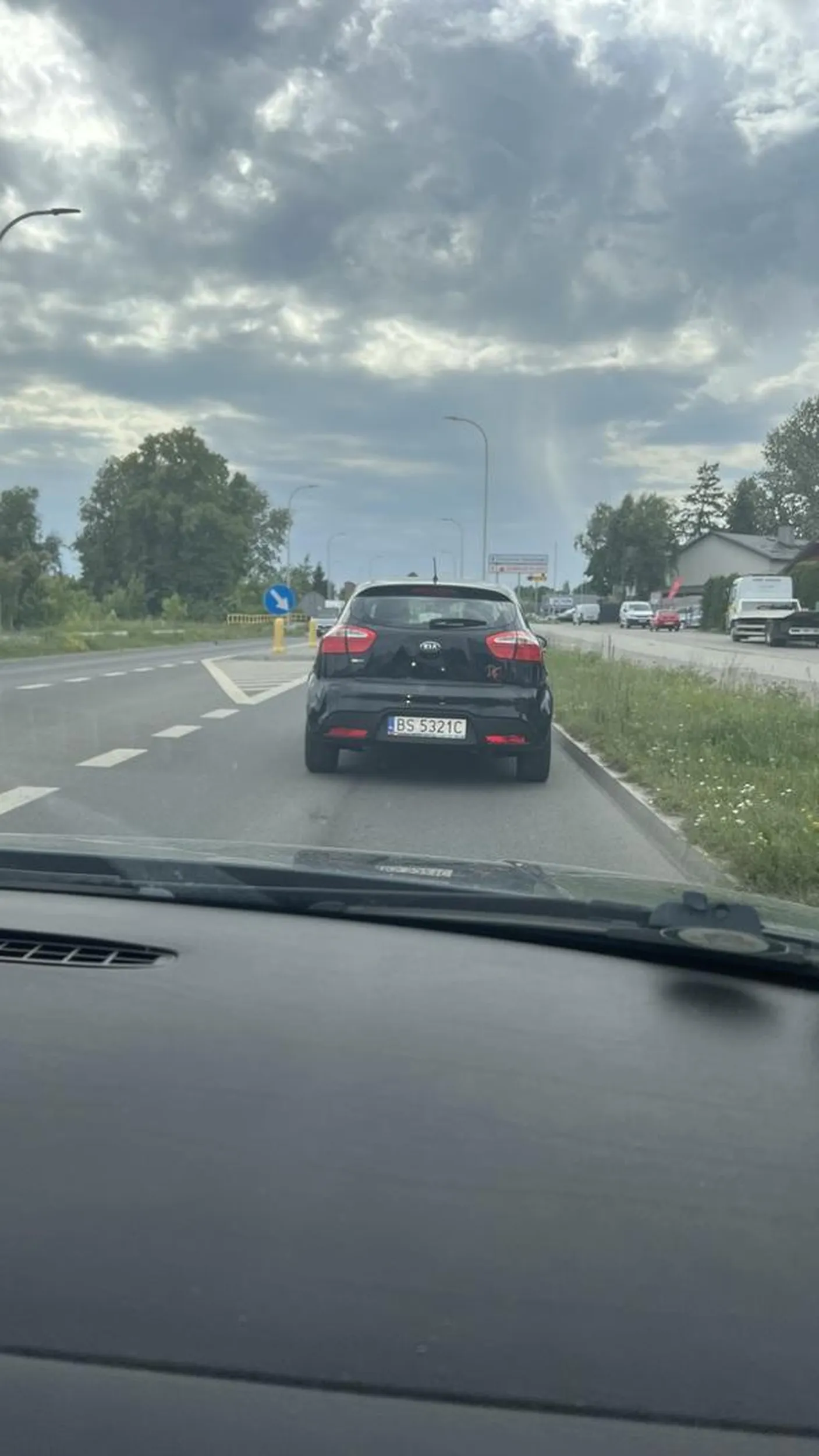 Pani chyba podczas jazdy dławi się sperma zamiast prowadzić pojazd mechaniczny powodując zwolnienie ruchu do 20km na godzinę