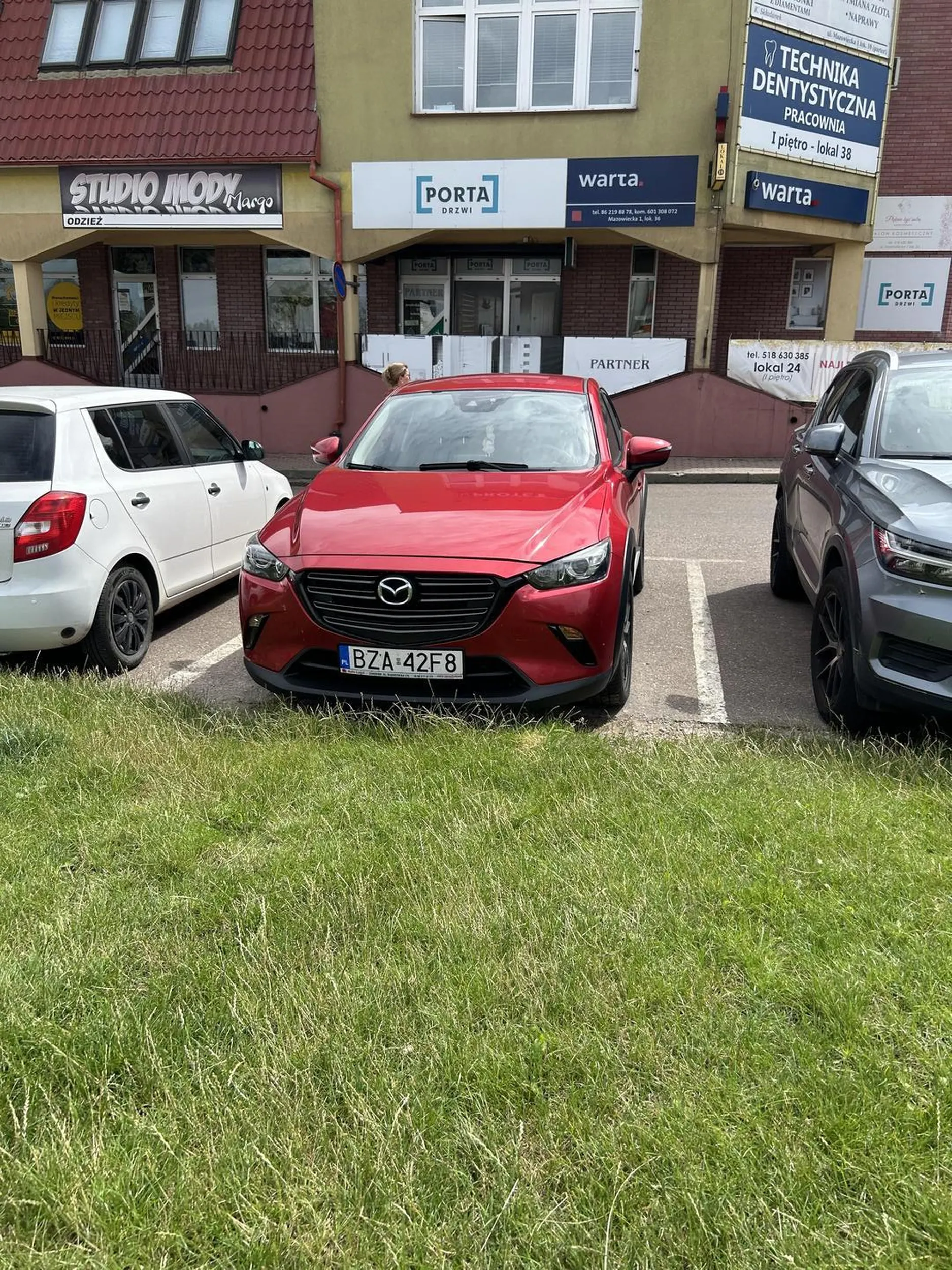 Kobieta ślepa jeździ na oślep. Prawie by mnie potrąciła na pasach z dzieckiem.