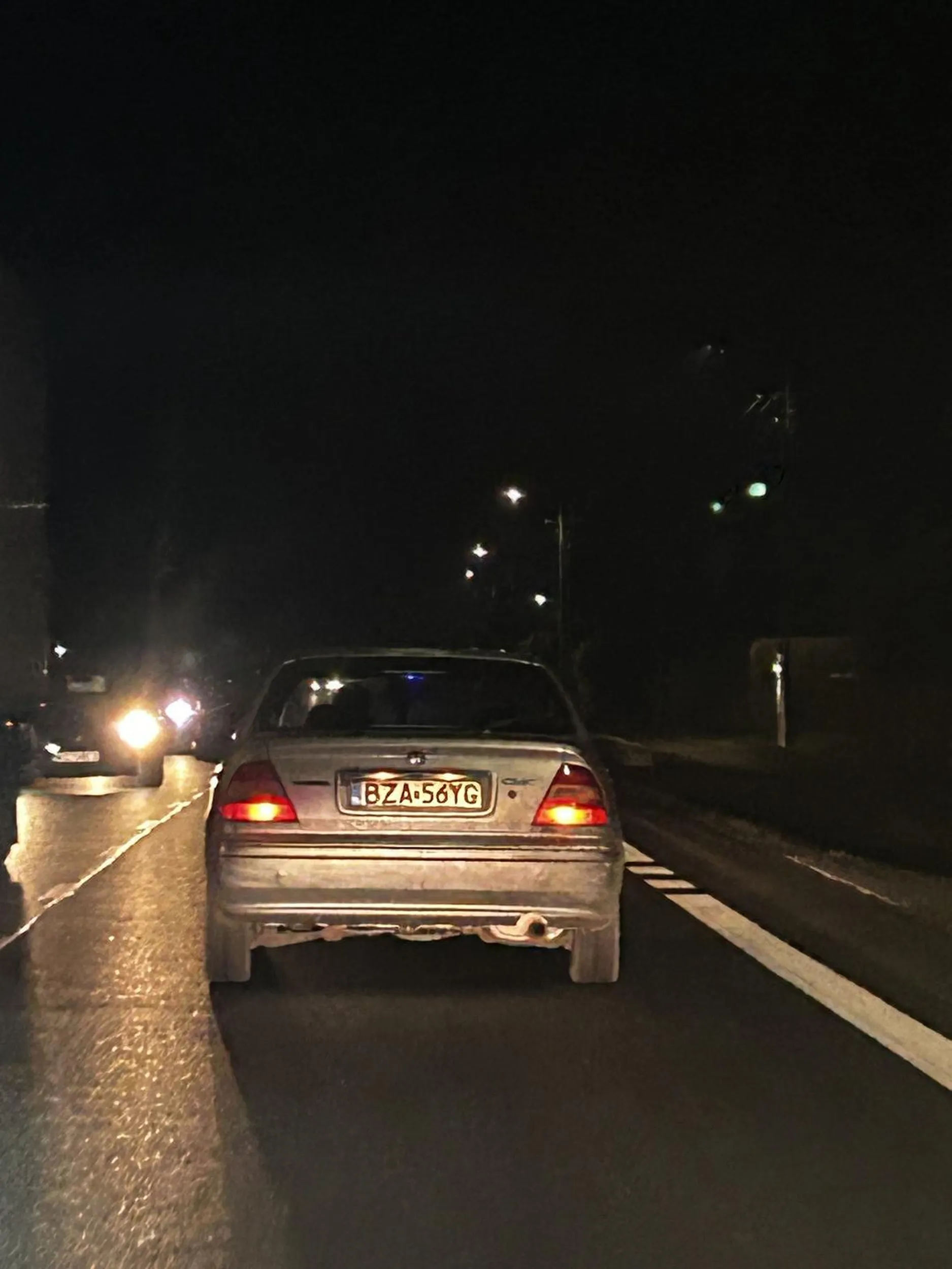 Niech nauczy się Pan jeździć, jeżeli boi się Pan jechać ponad 50km/h to zjedz na pobocze i nie wyrzucaj w inne auta zapalonym petem.