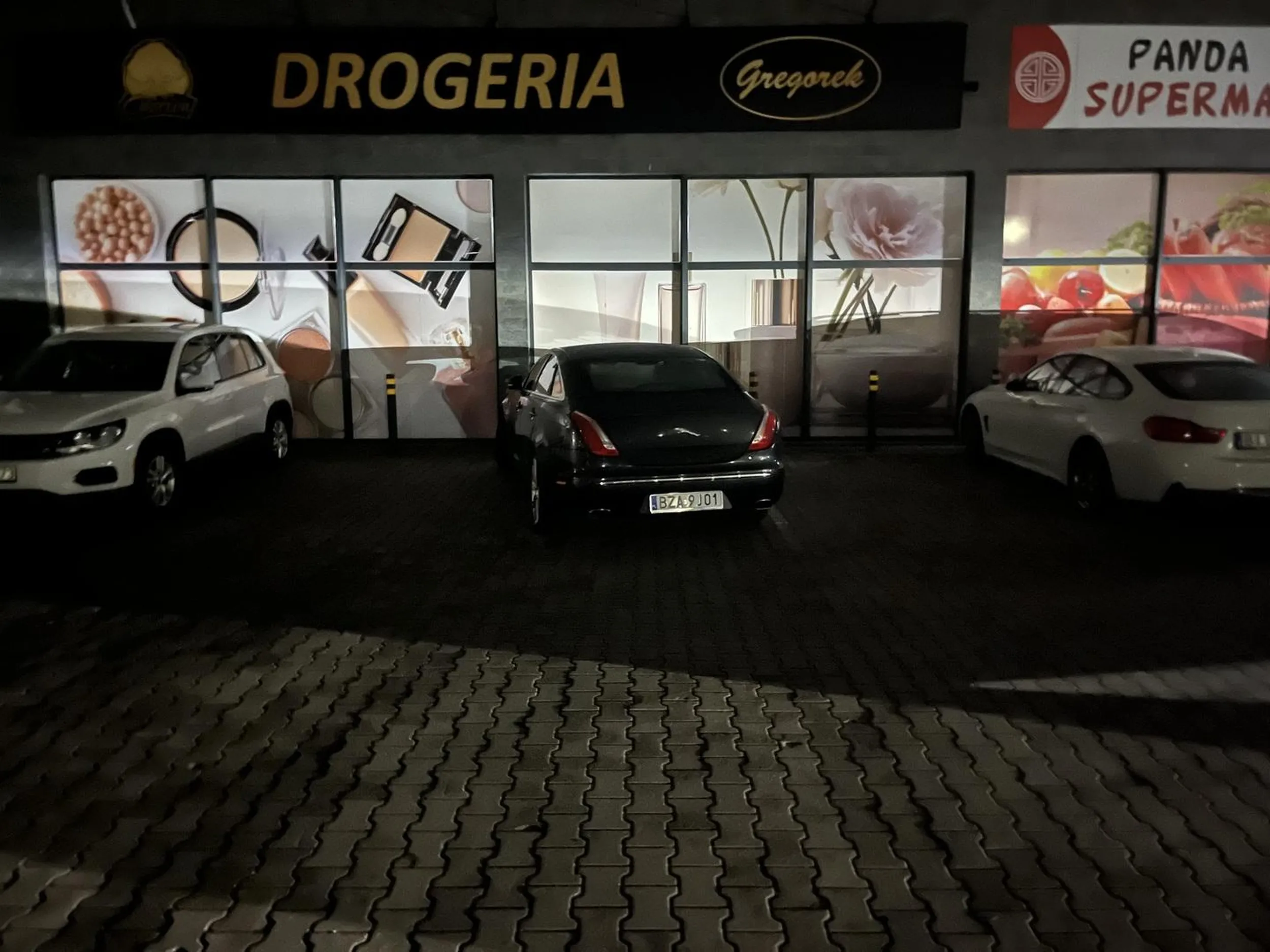 naucz się parkować tylem, bo przodem ci nie wychodzi.