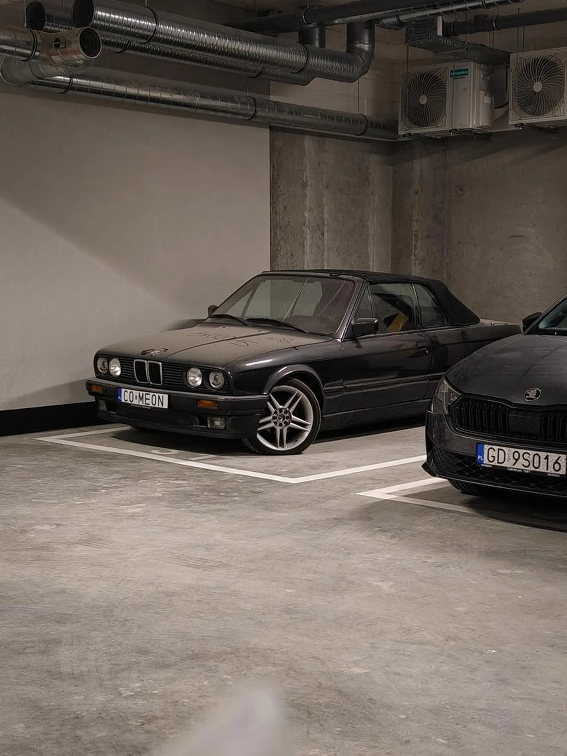 szkoda, że porzucone bo śliczny samochód