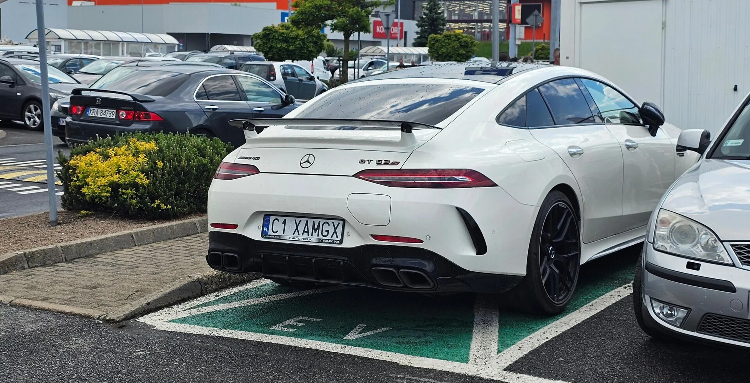 - wyglądaj jak piizda - parkuj benzynę na miejscu dla elektryków - profit? zero profitu, jesteś jeszcze większą piizdą kurduplu