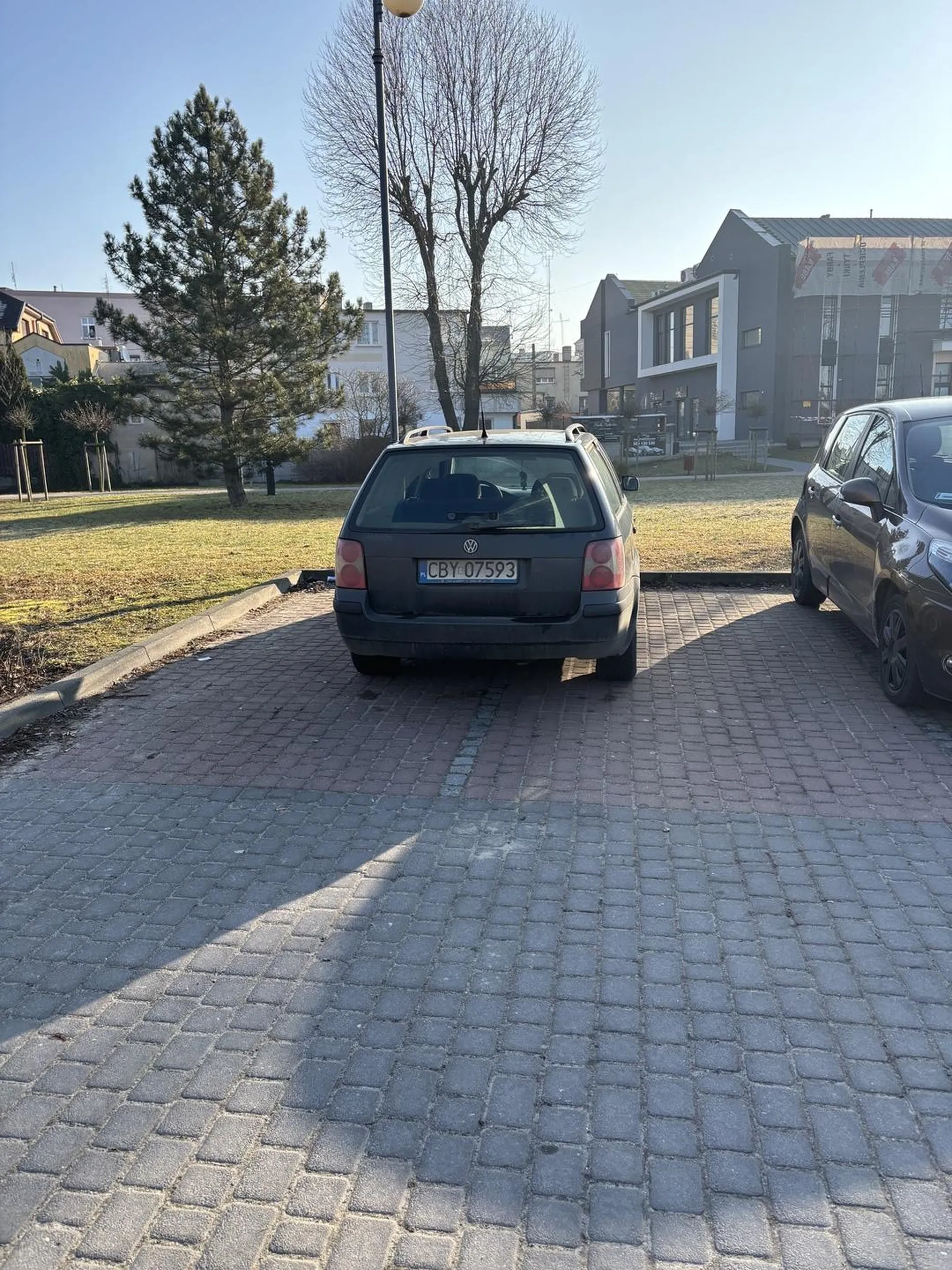 Parkowanie poniżej krytyki, na parkingu gdzie każde miejsce jest na wagę złota.